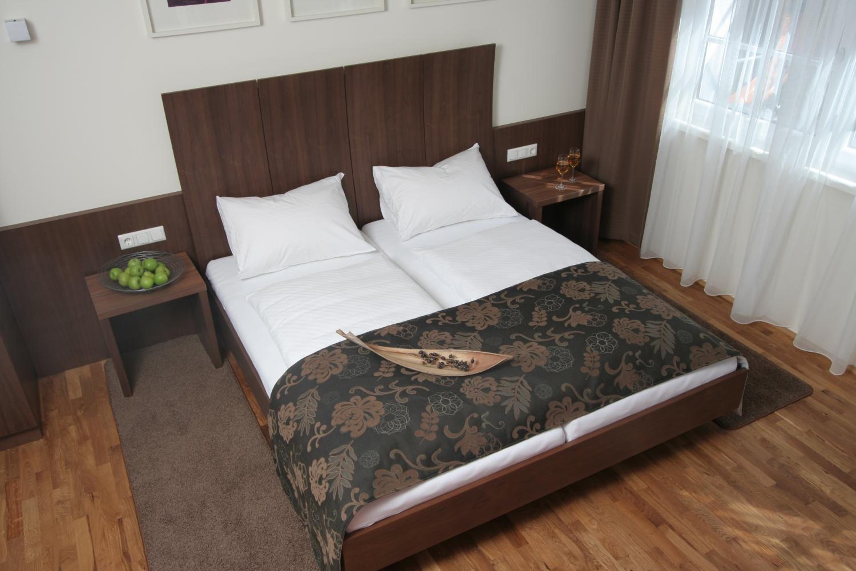 Large Double Room photo 2