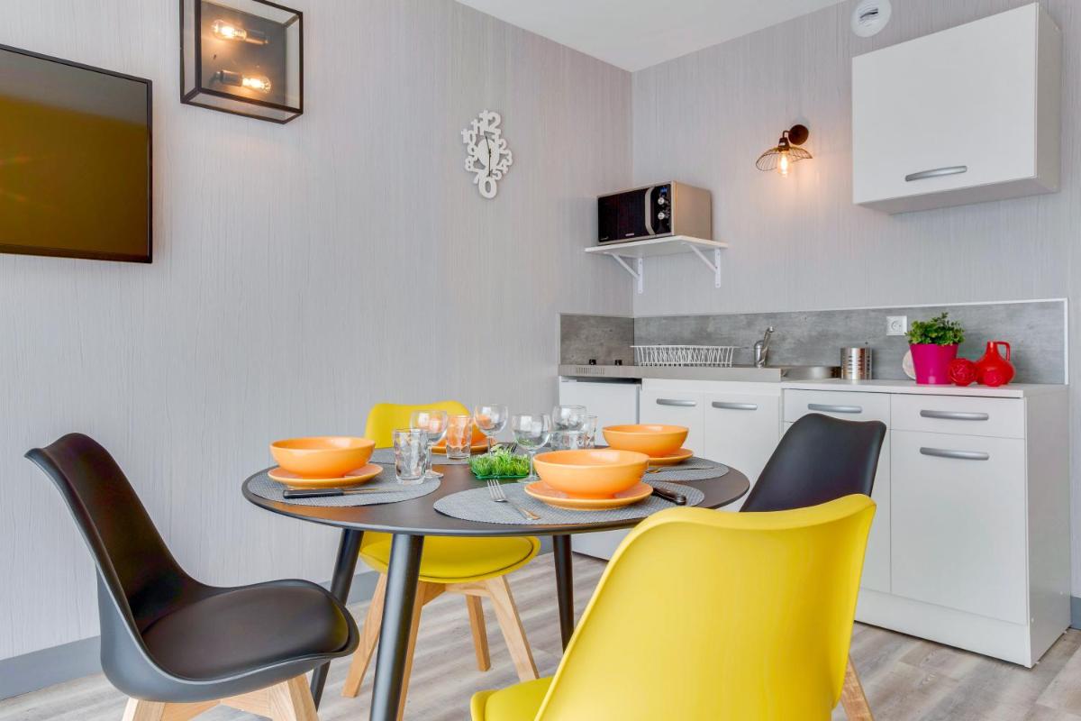 Apartment with Terrace photo 1