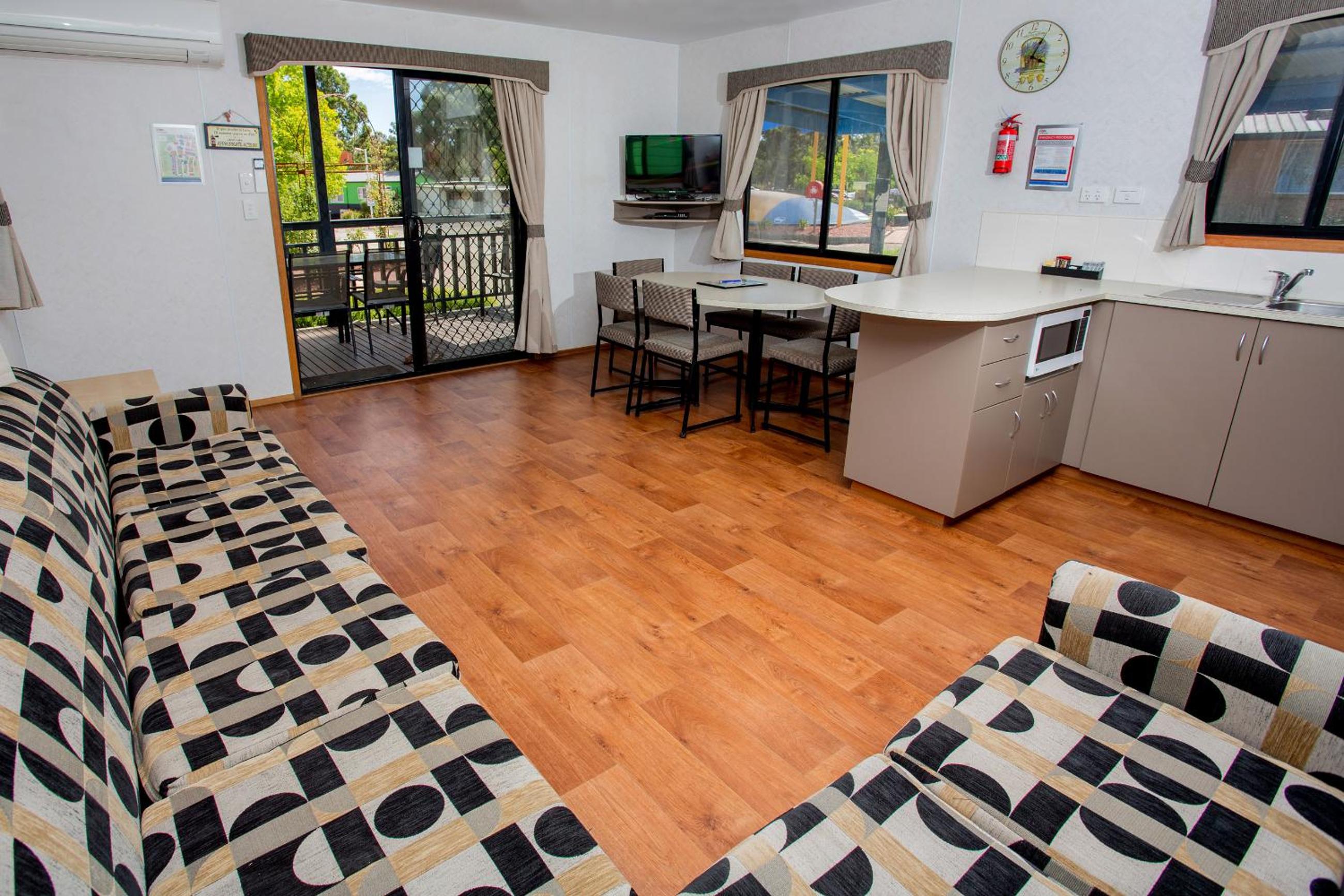 Family Cabin (6 guests)