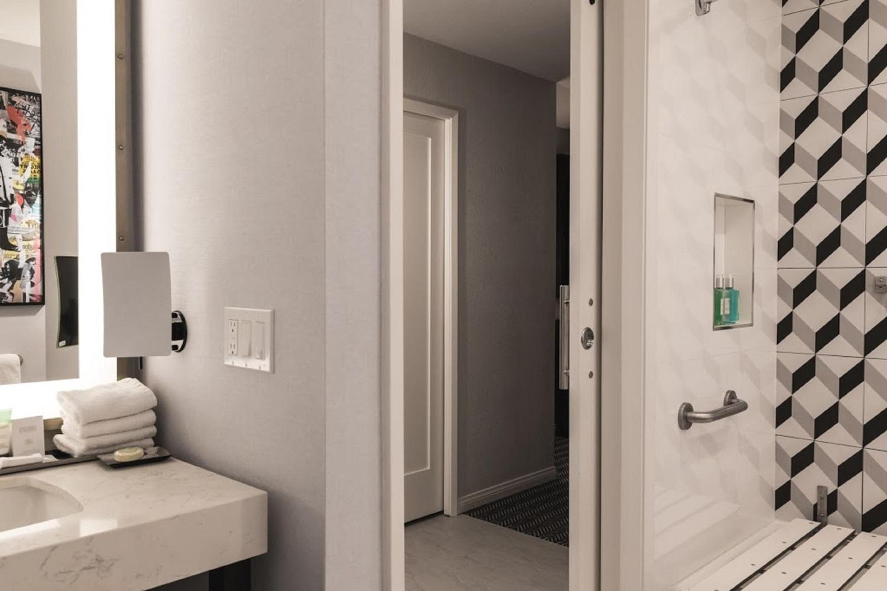 ADA Deluxe King Suite