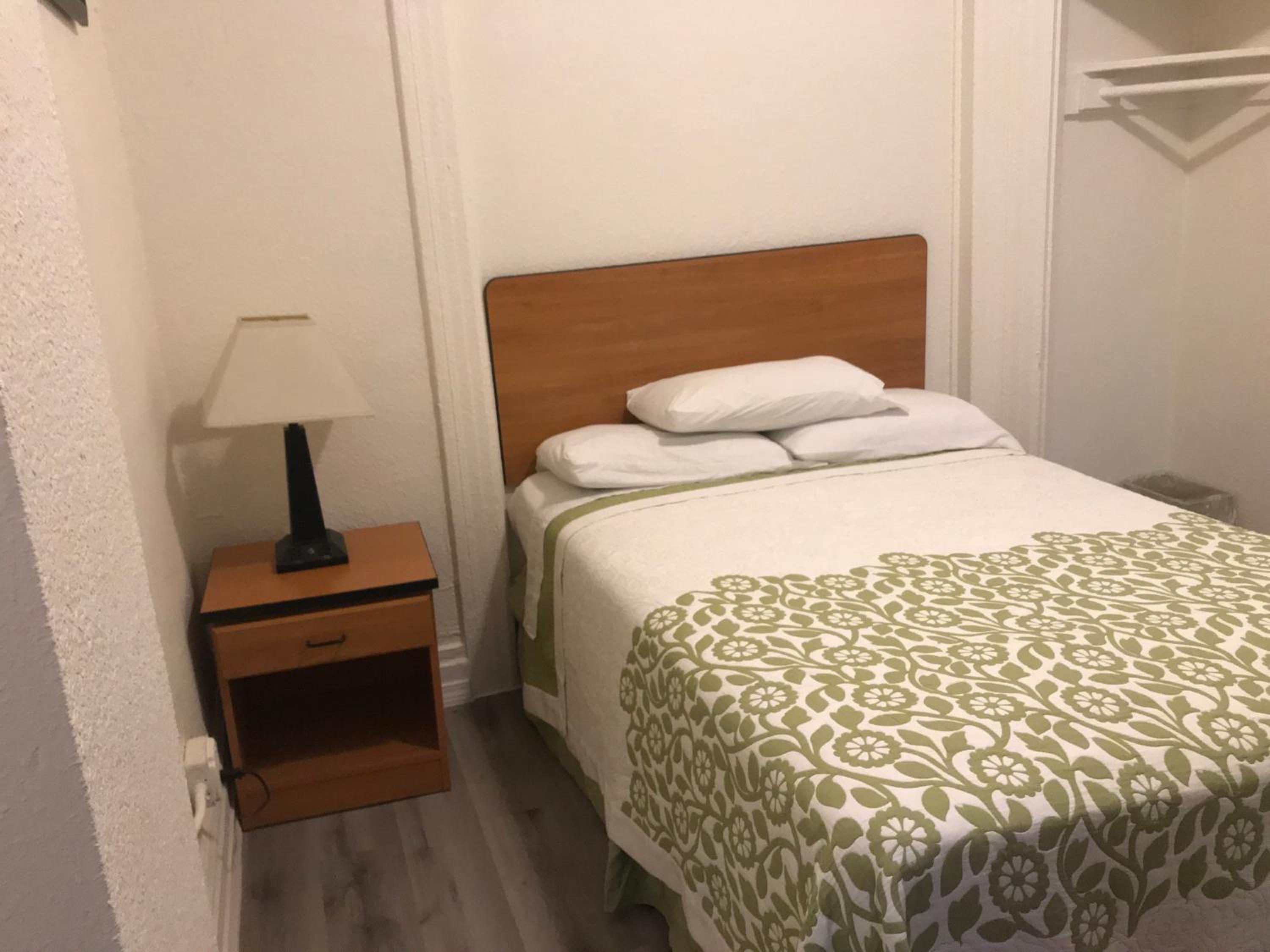 Double Room with Private Bathroom - Photo 1