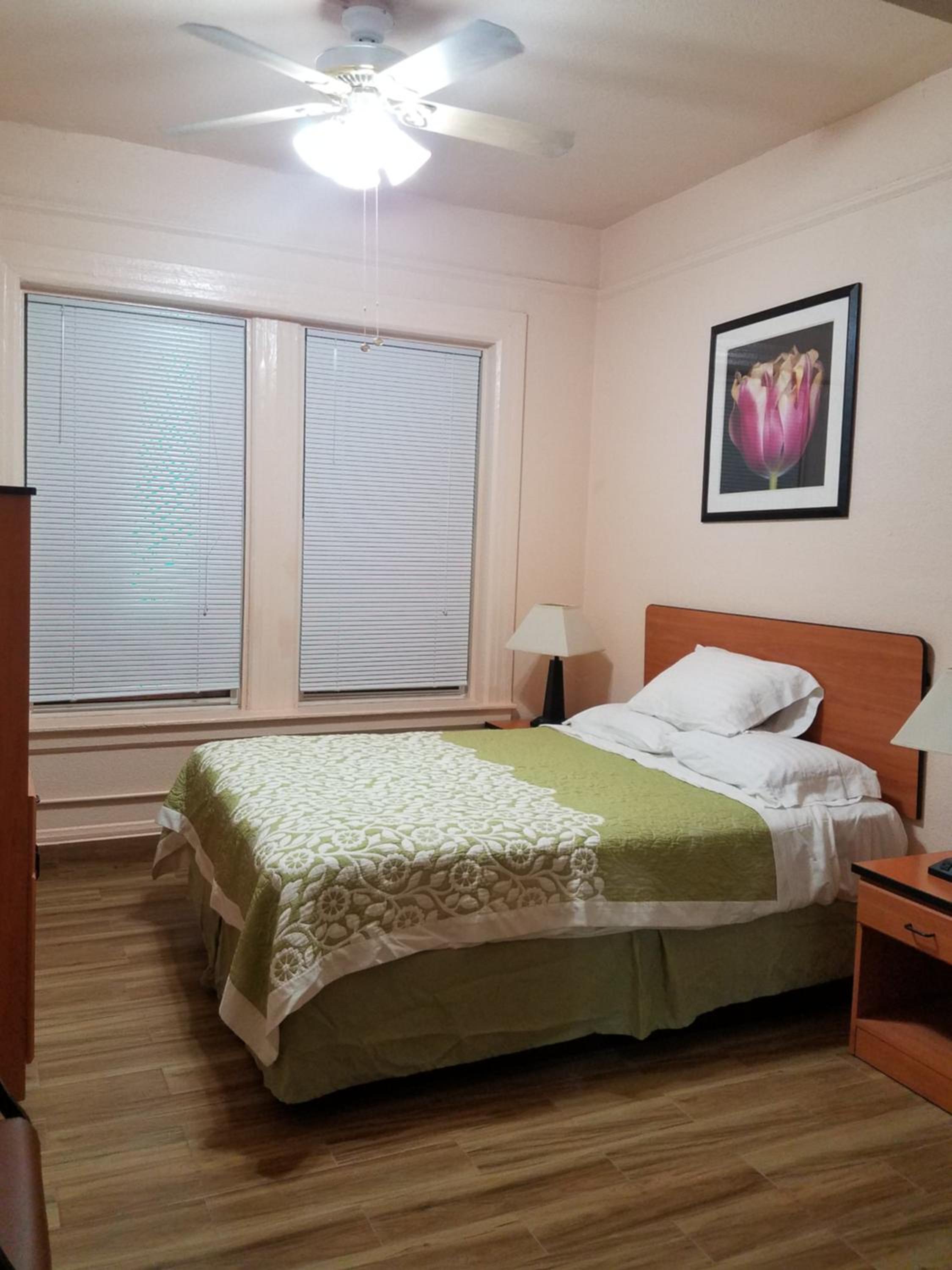 Deluxe Queen Room - Photo 4