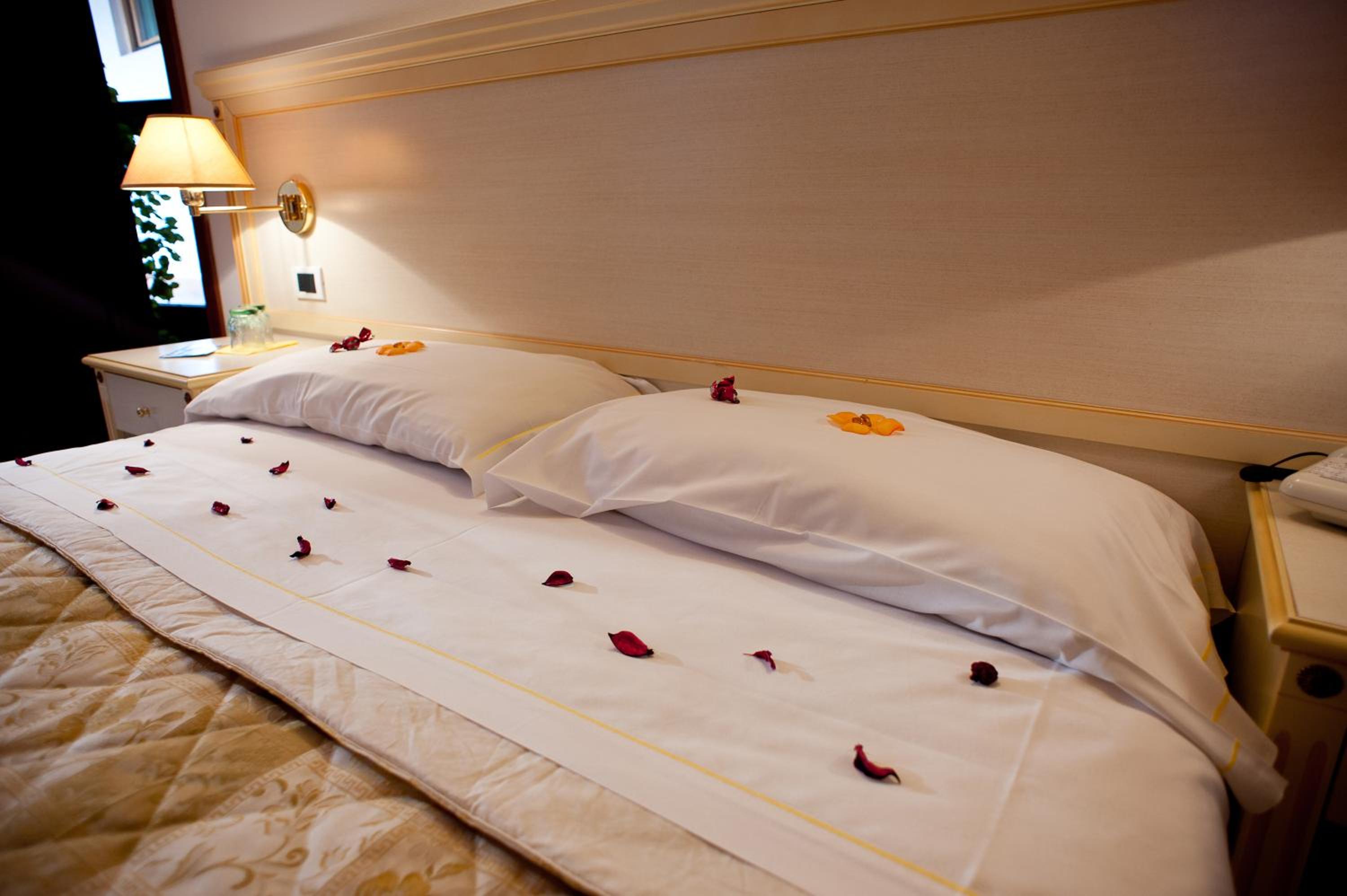 Double Room - Photo 10