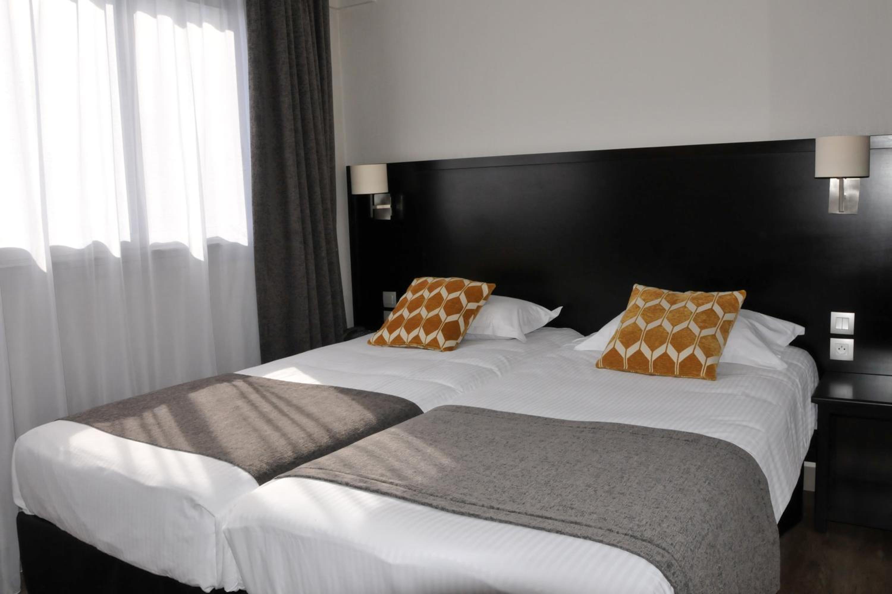 Twin Room - Photo 1