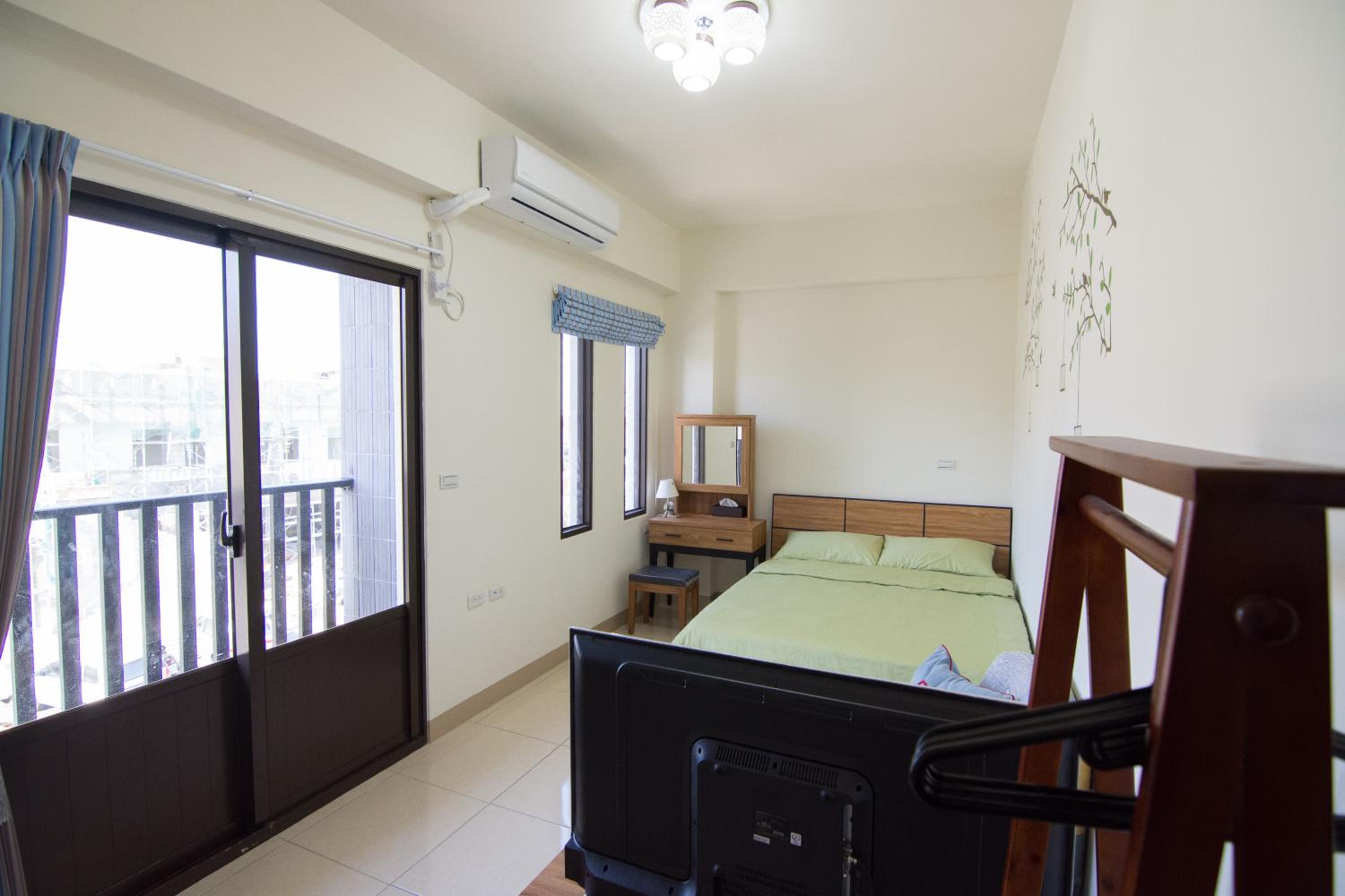 Queen Room with Balcony photo 3