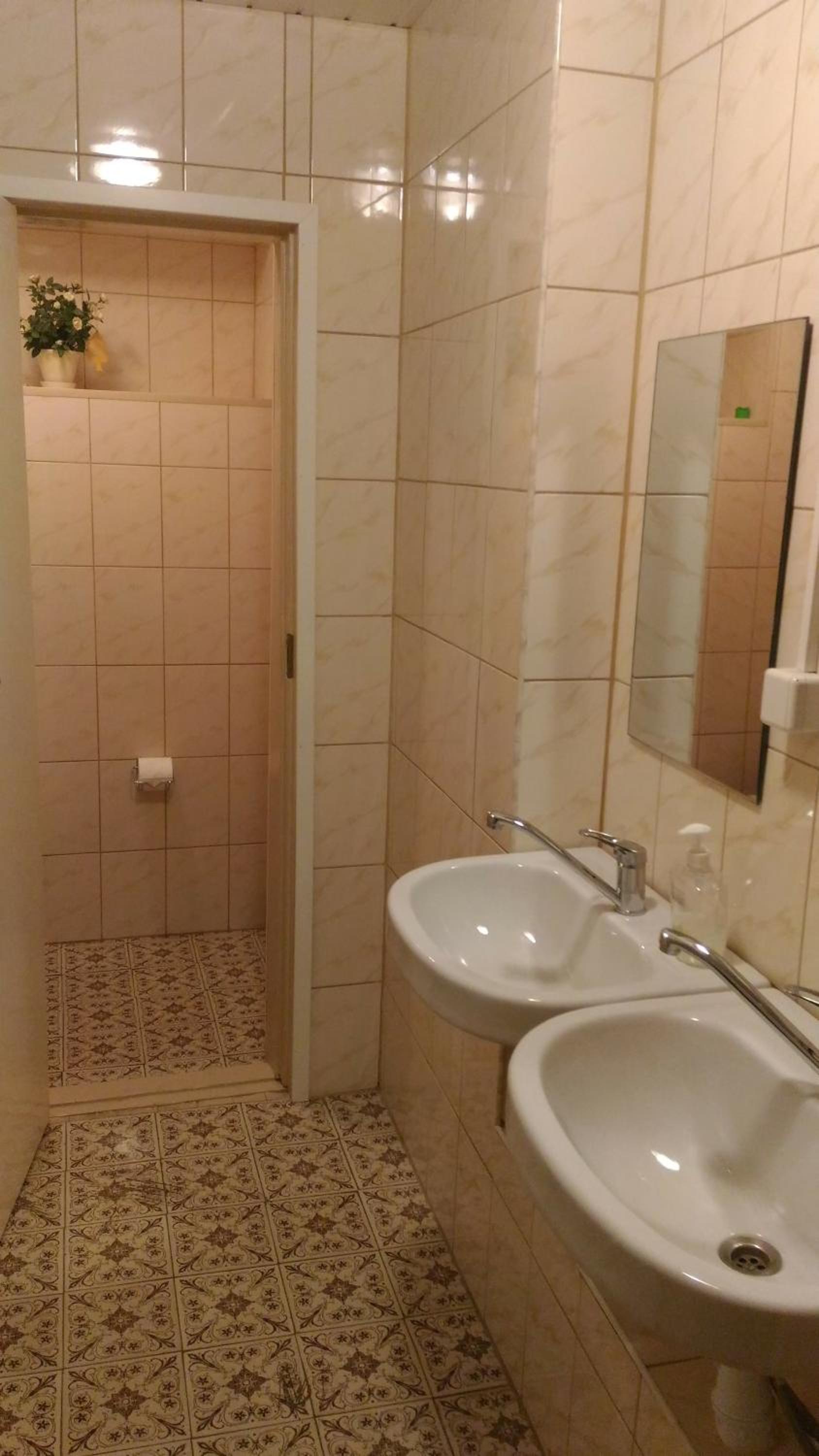 Quadruple Room with Shared Bathroom photo 3