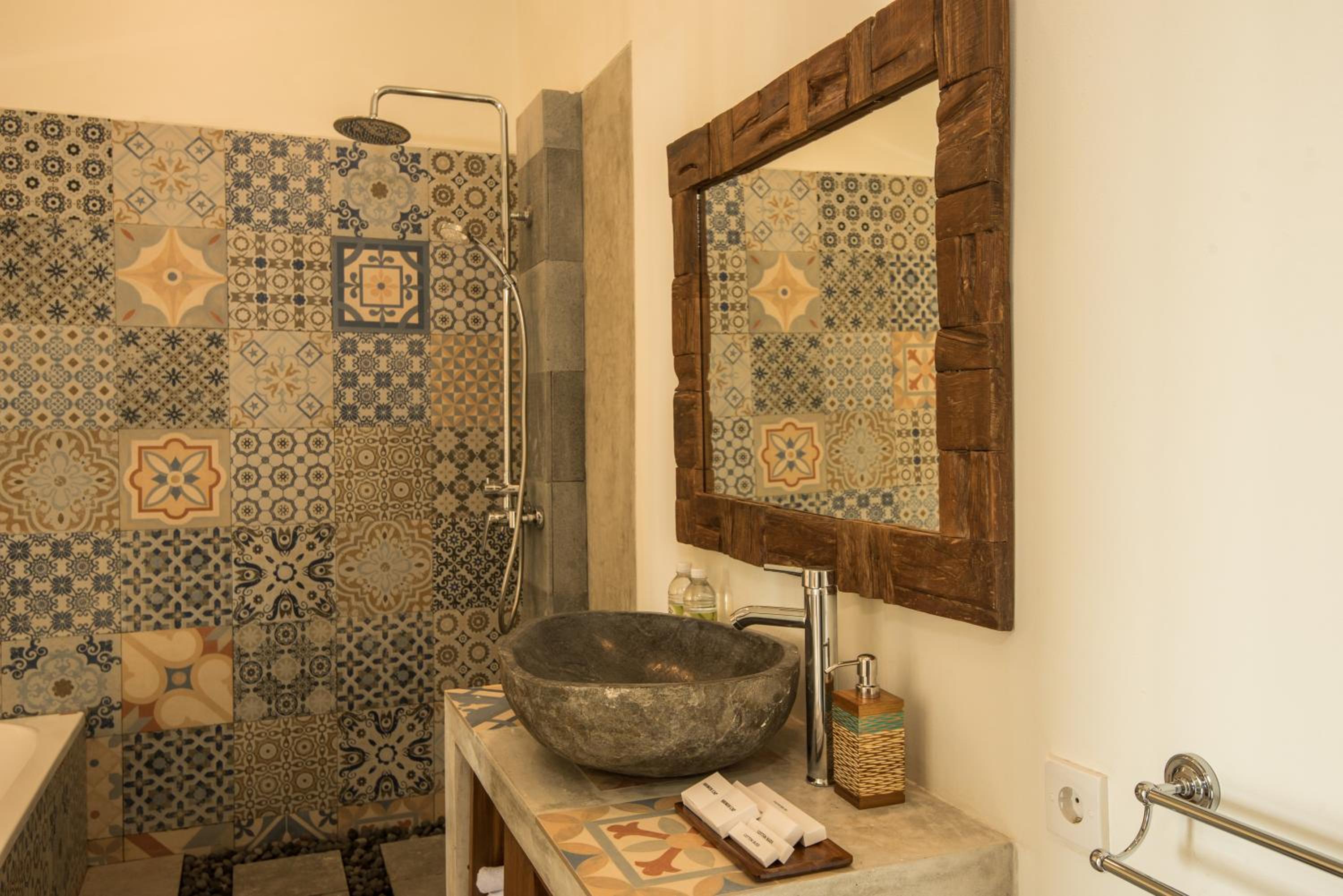 Deluxe Suite - Photo 5