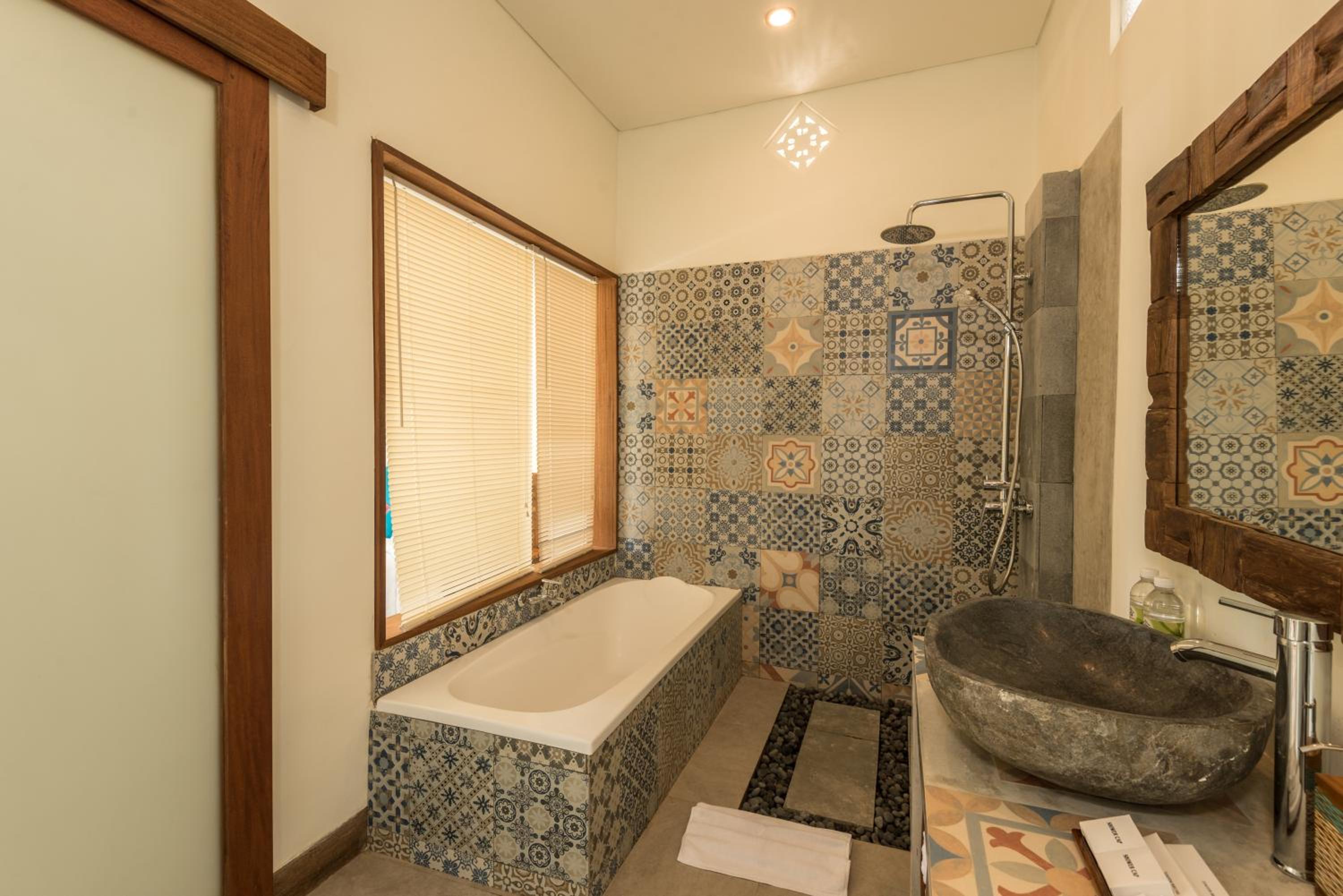Deluxe Suite - Photo 7