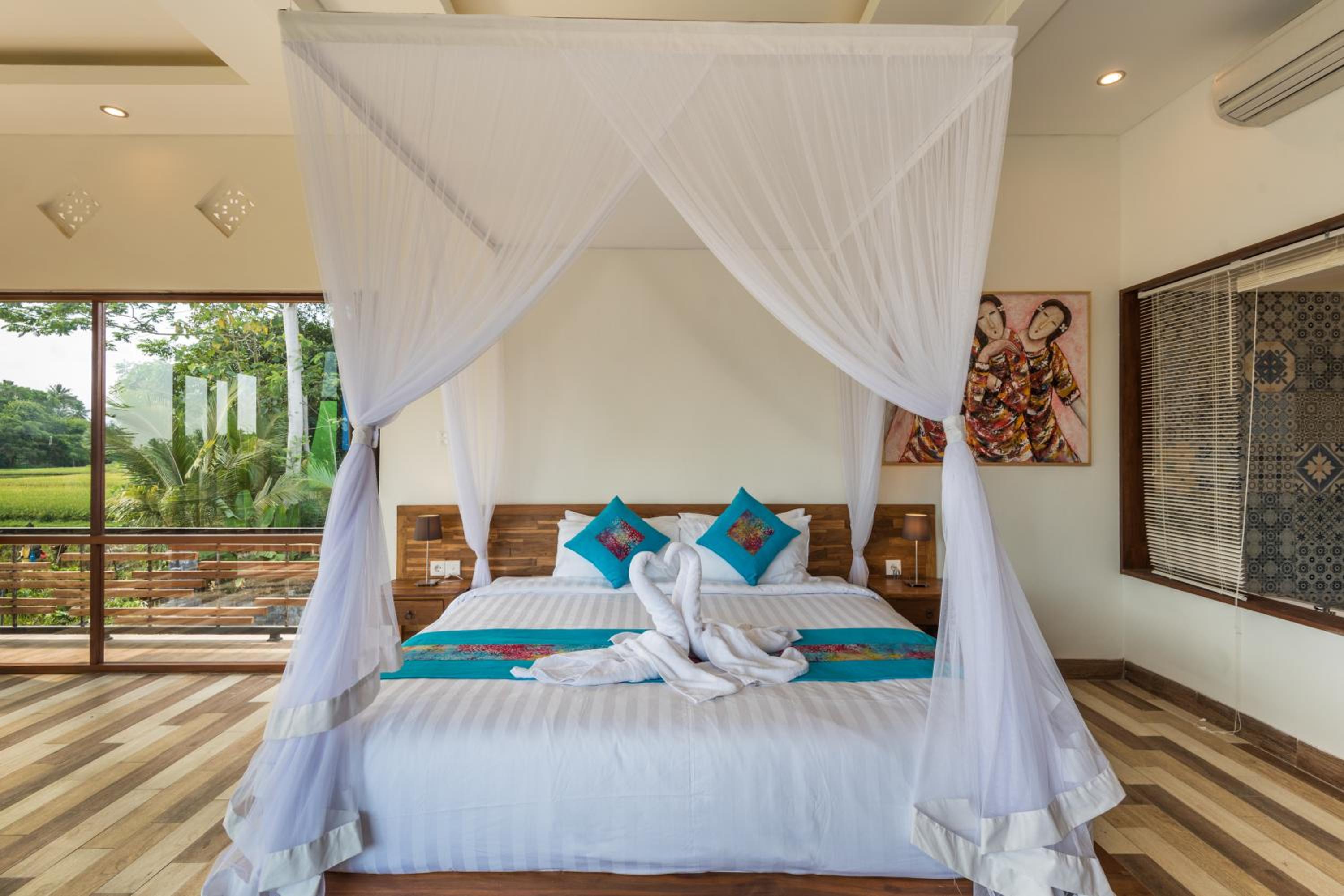 Deluxe Suite - Photo 11