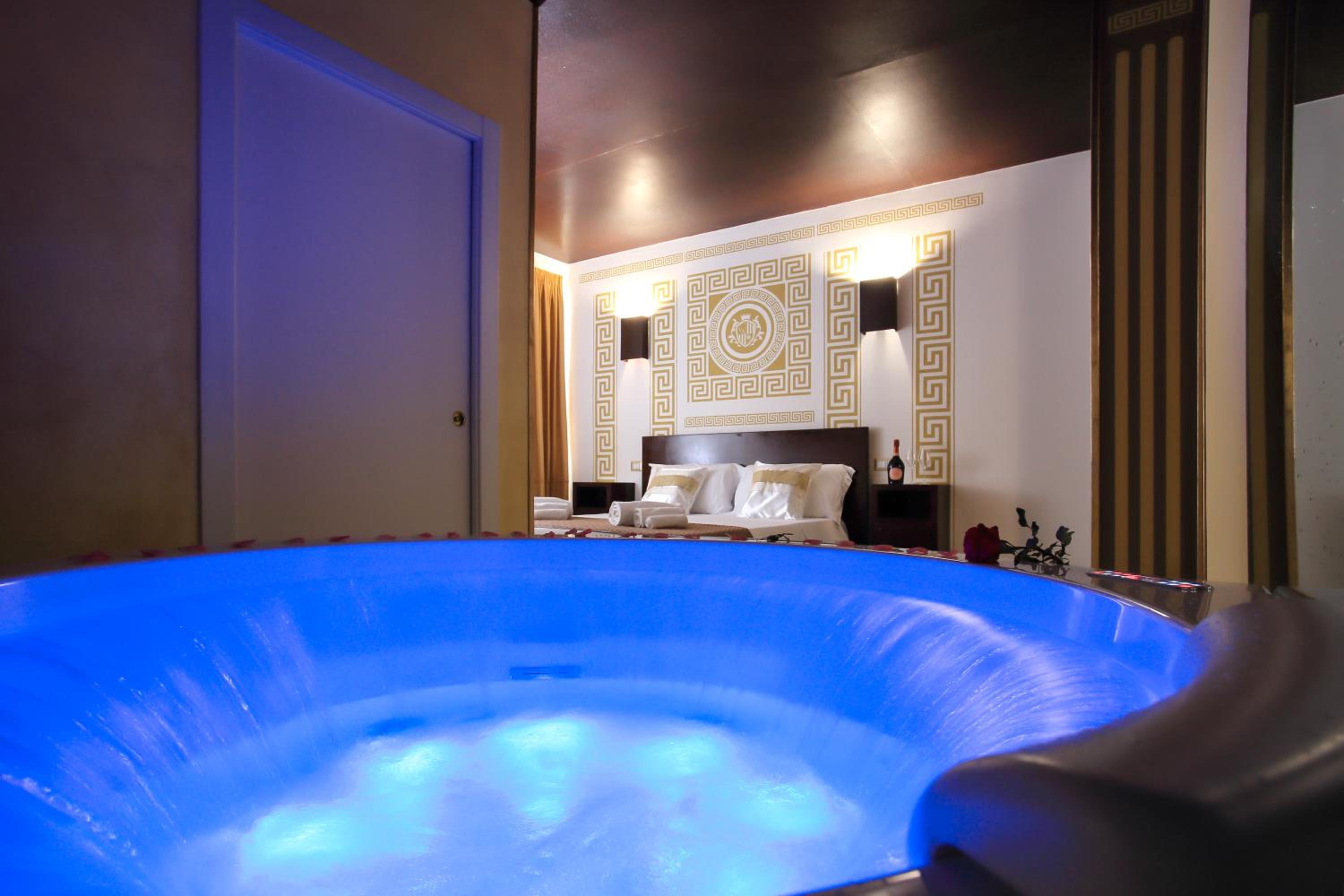 Superior Double Room with Spa Bath - Photo 12