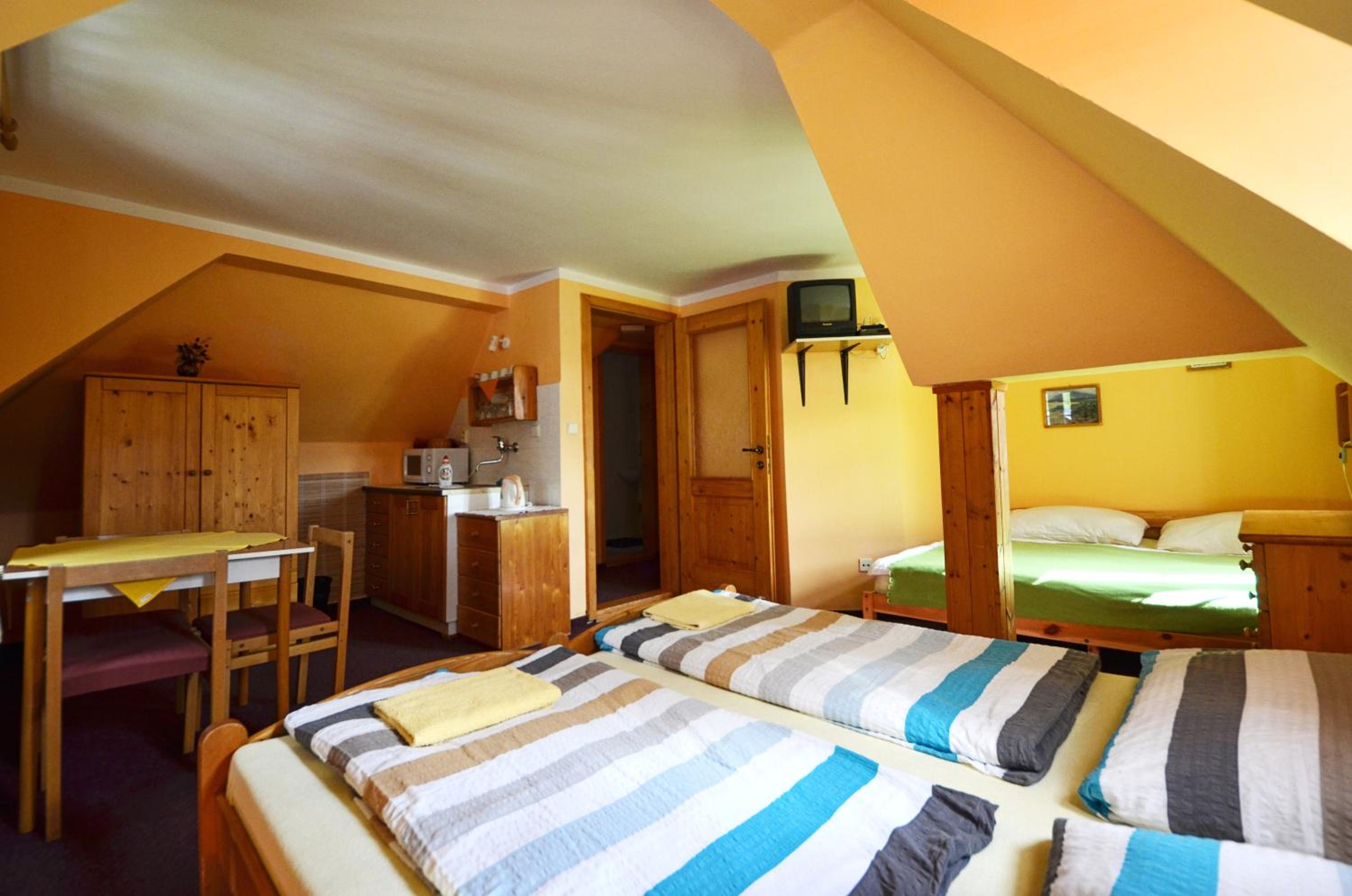 Standard Queen Room with Two Queen Beds photo 1