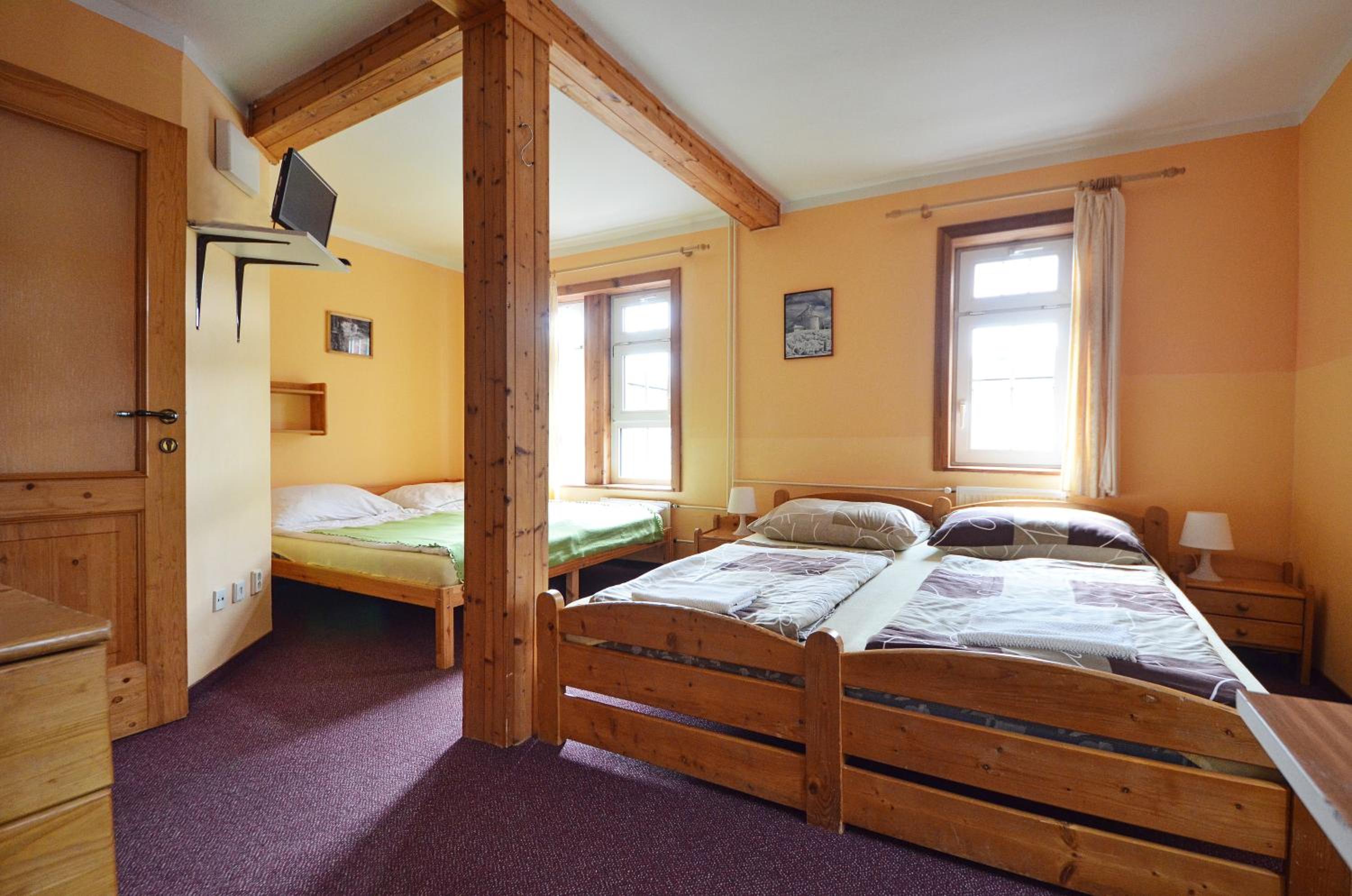 Standard Queen Room with Two Queen Beds photo 3