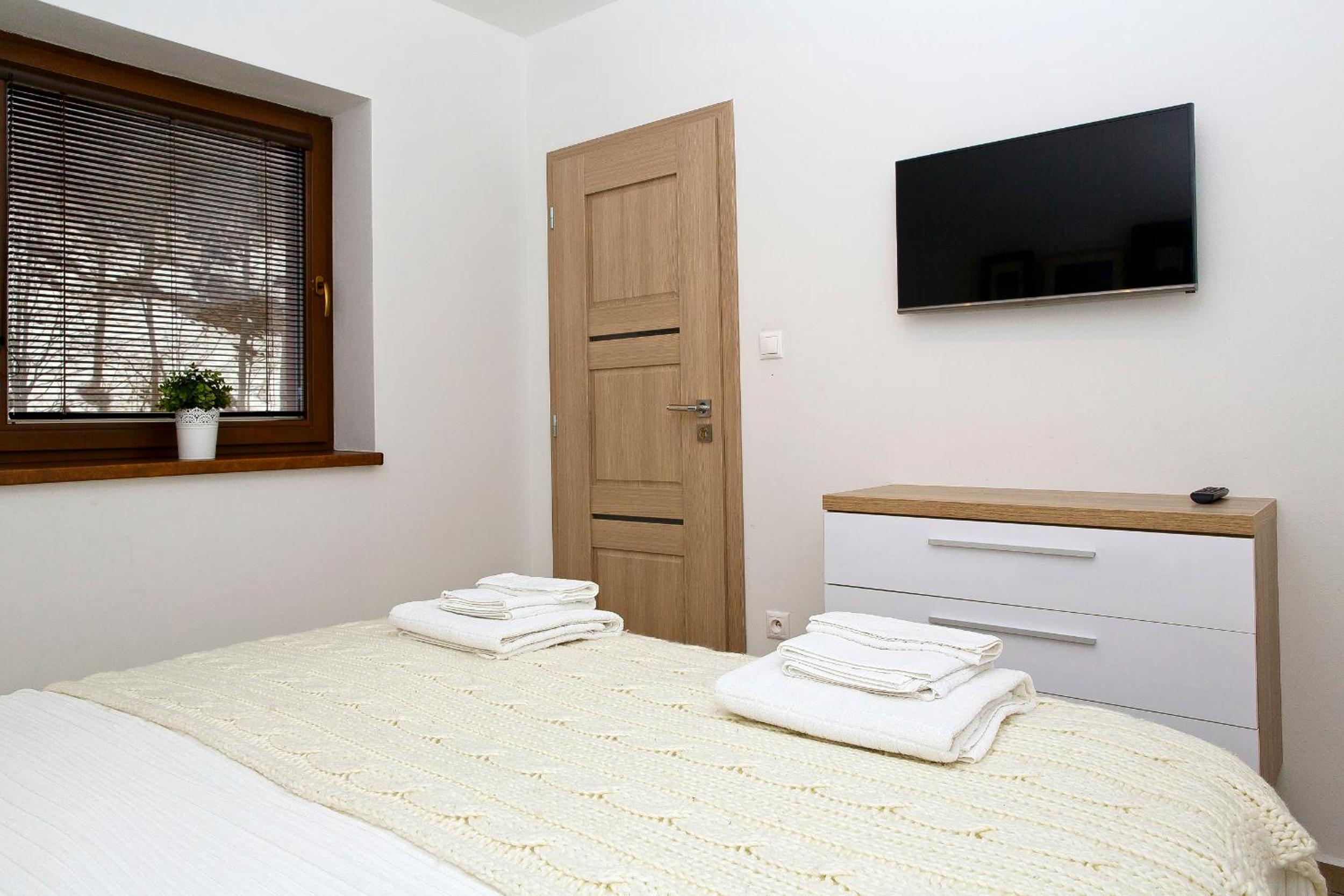Apartment with Balcony - Photo 7
