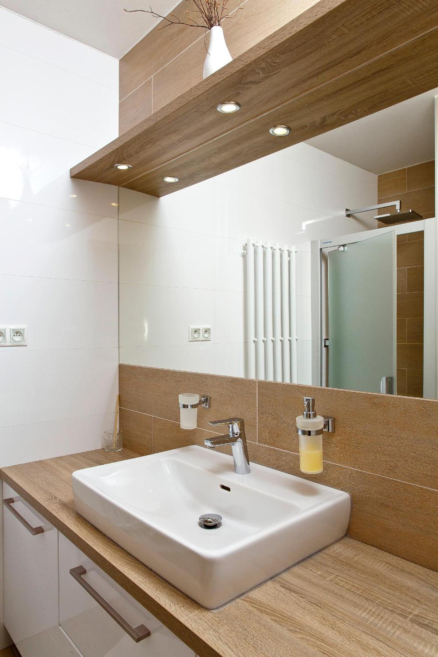 Apartment with Balcony - Photo 16