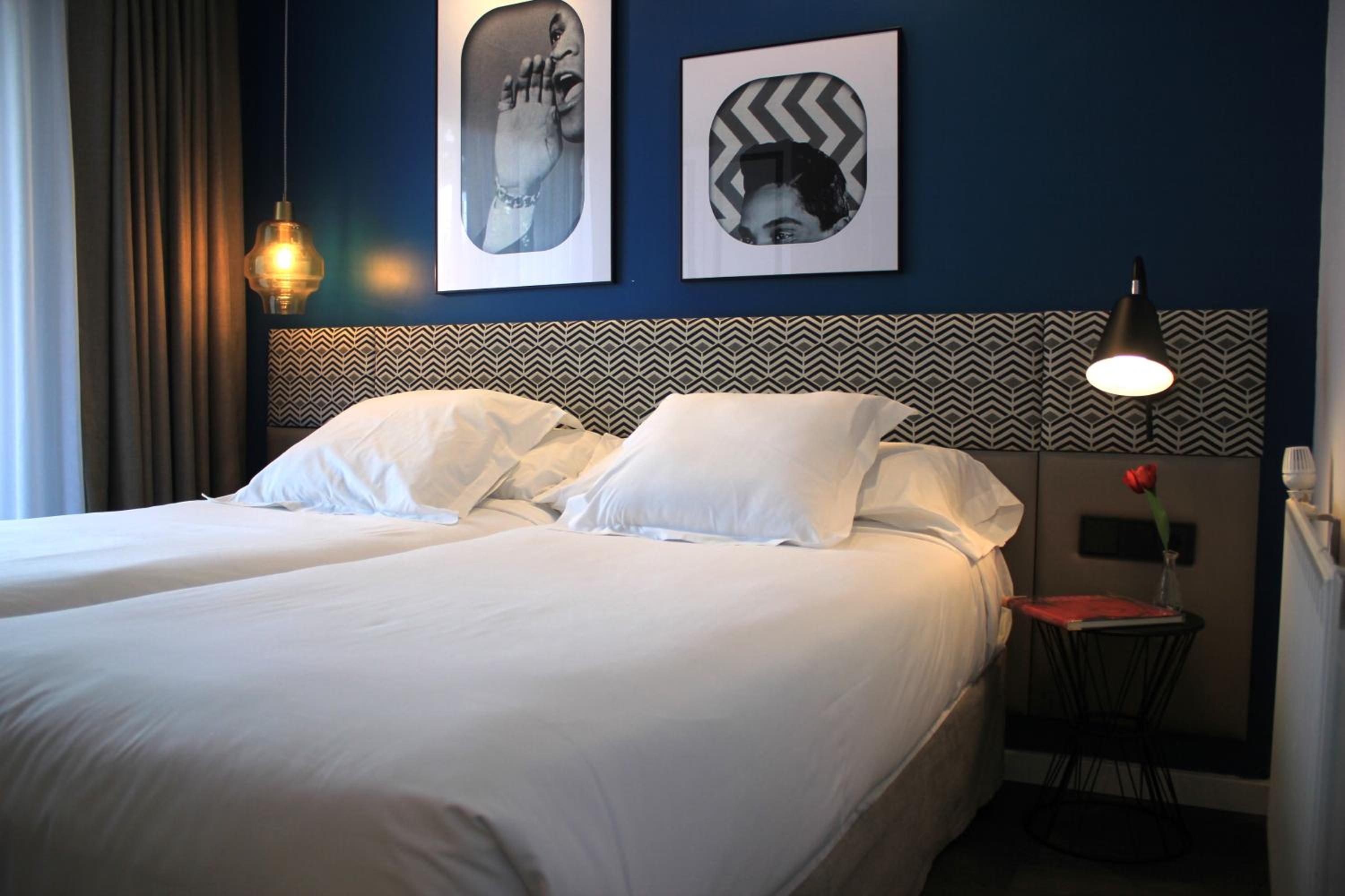 Twin Room with Terrace and Mountain or Pool View photo 2