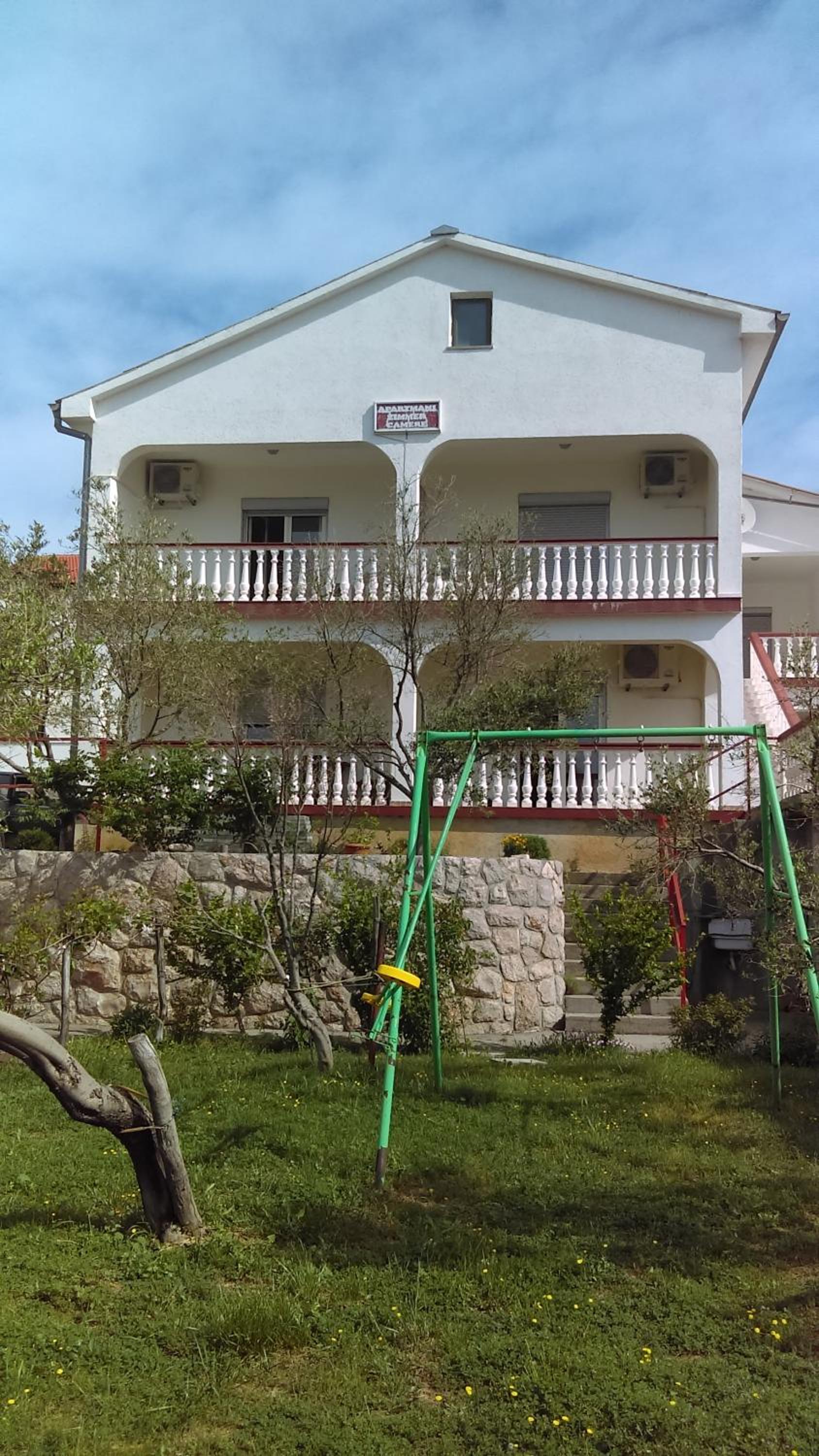 Apartment with Balcony - Photo 8