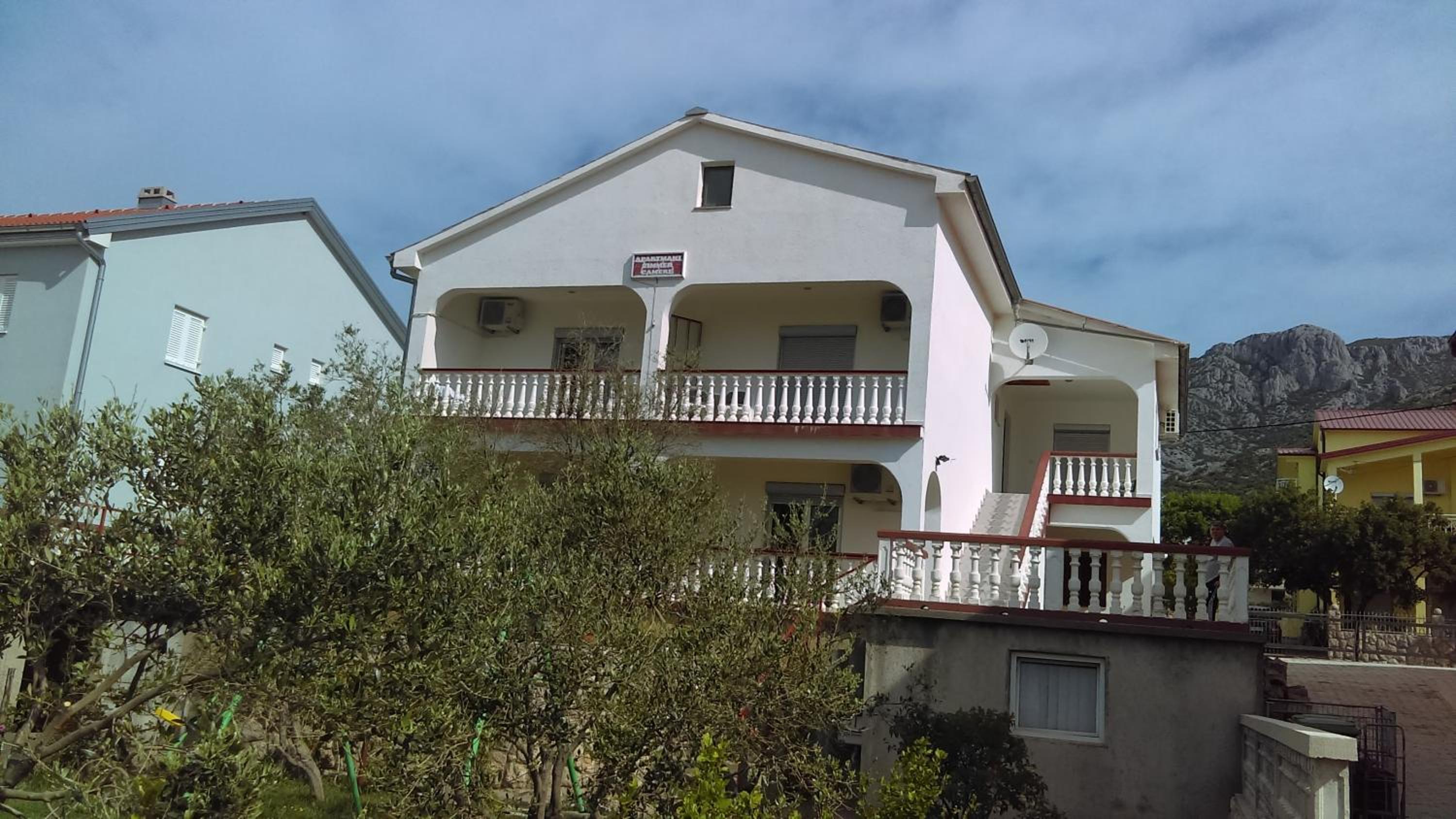 Apartment with Balcony - Photo 13