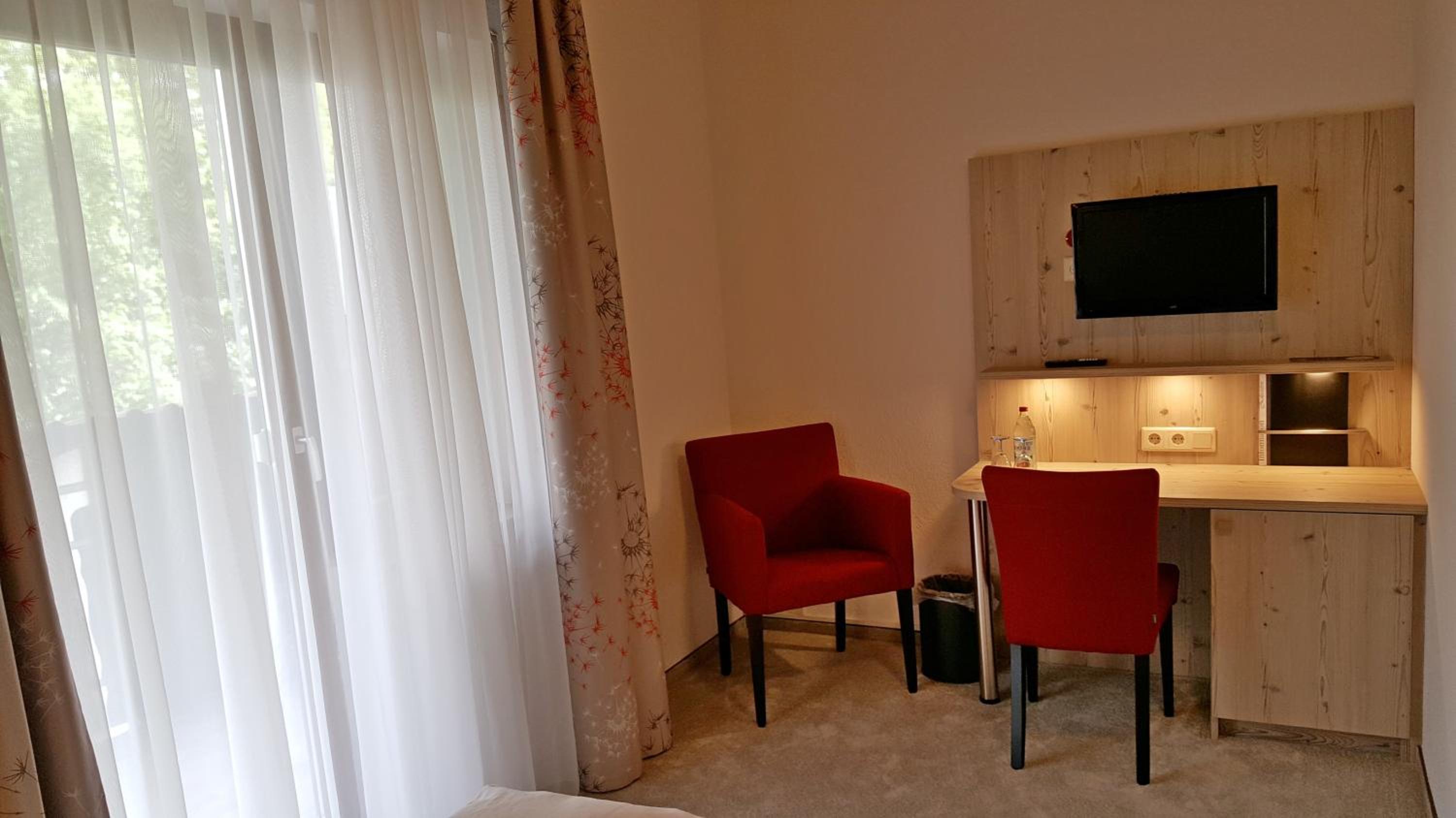 Double Room with Private Bathroom - Photo 12