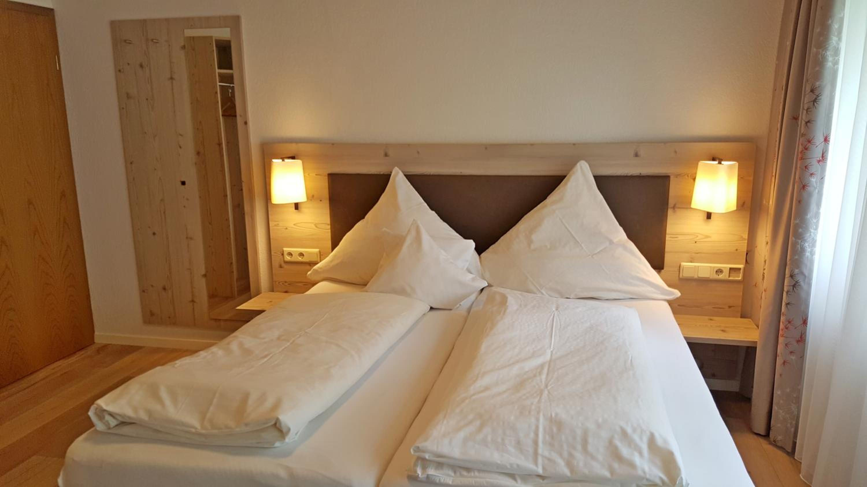Double Room with Private Bathroom - Photo 13