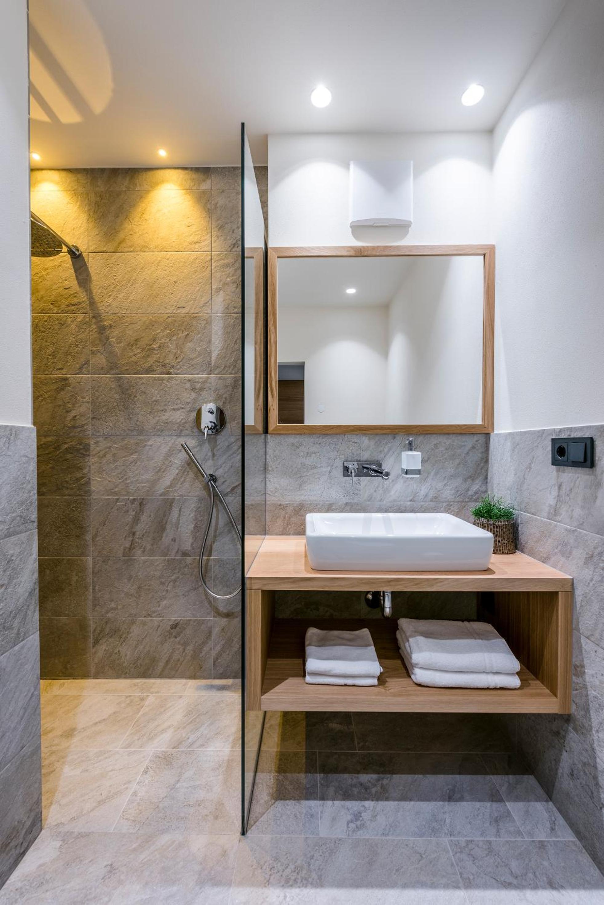Double Room with Balcony - Photo 5