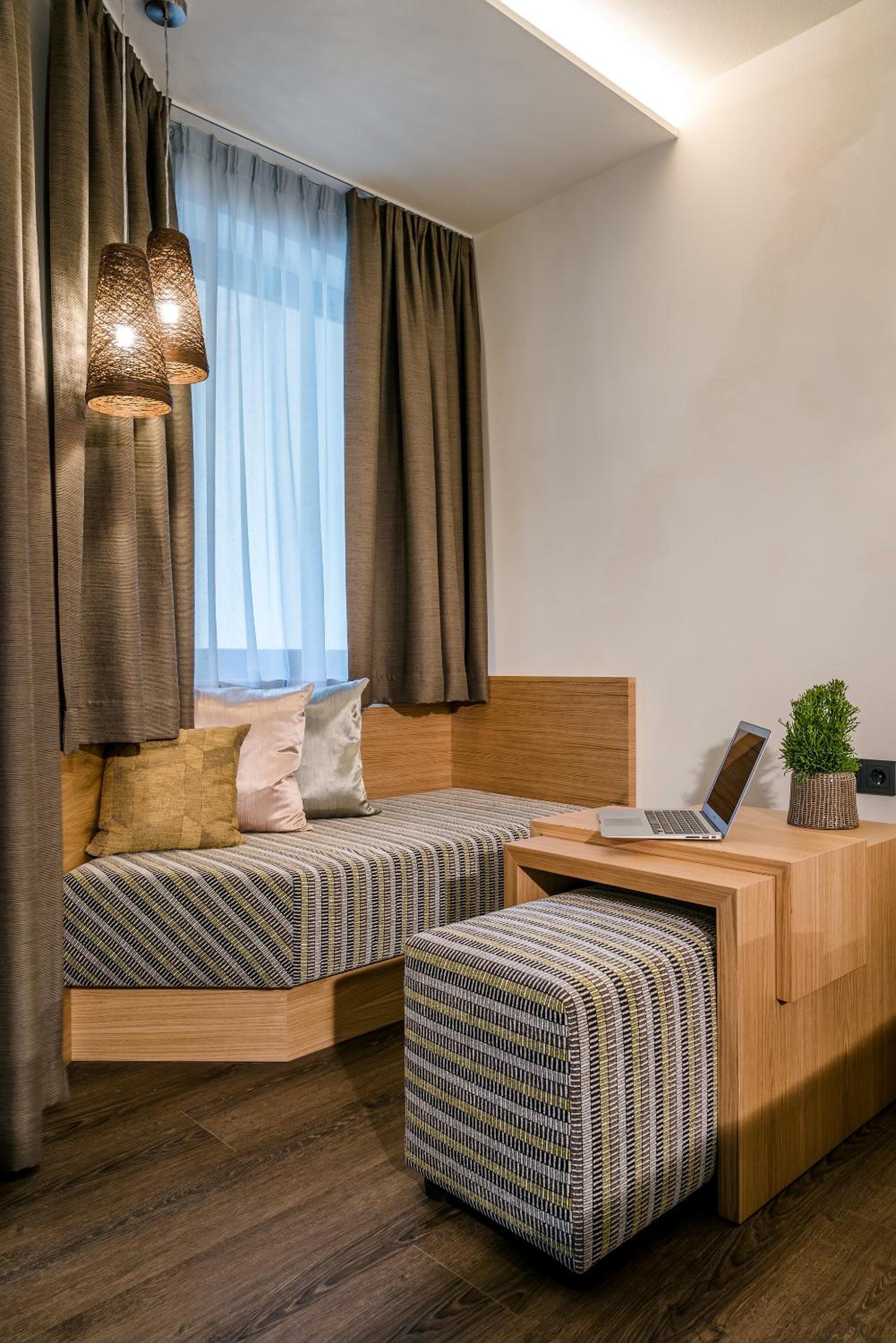 Double Room with Balcony - Photo 3