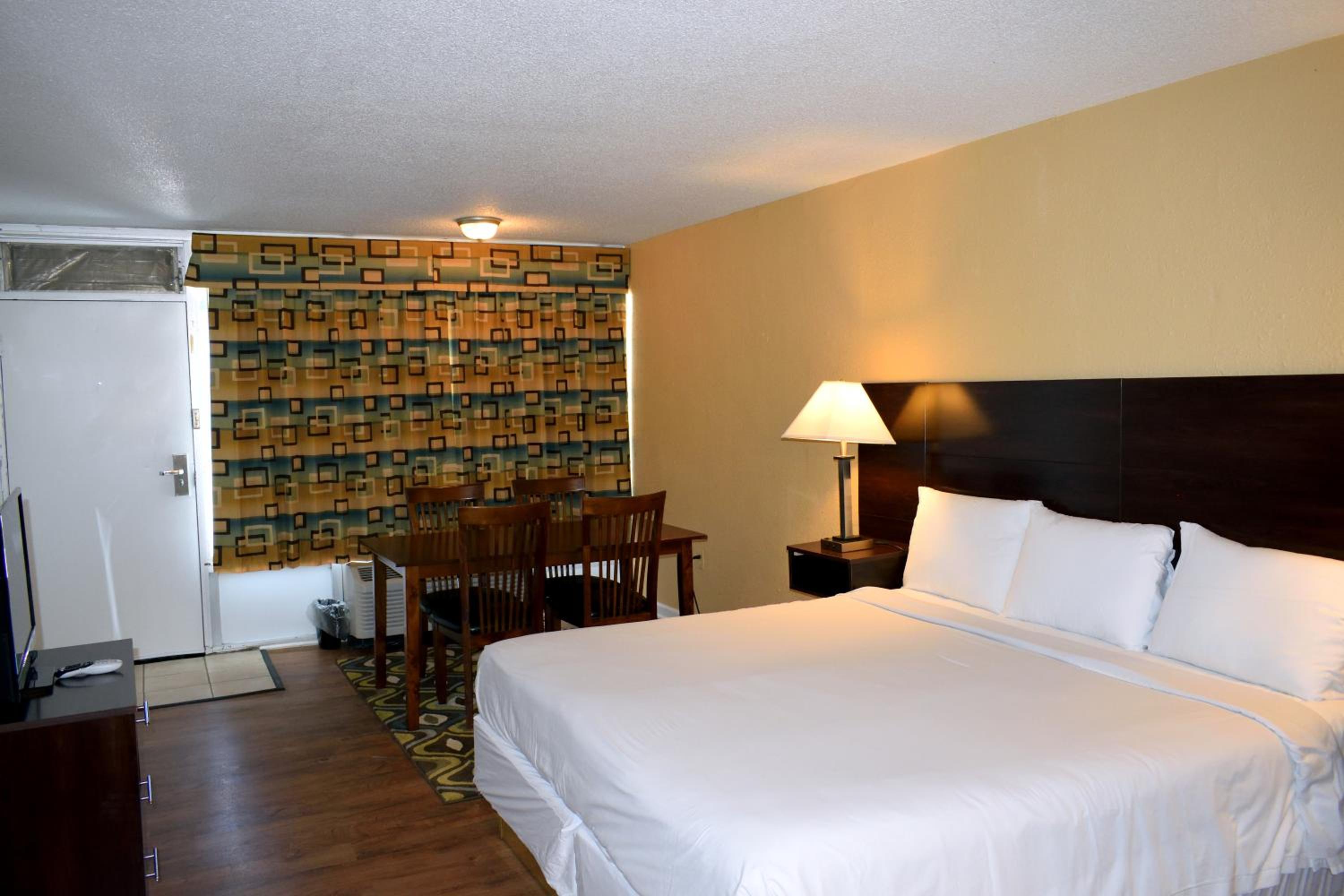 Deluxe King Suite
