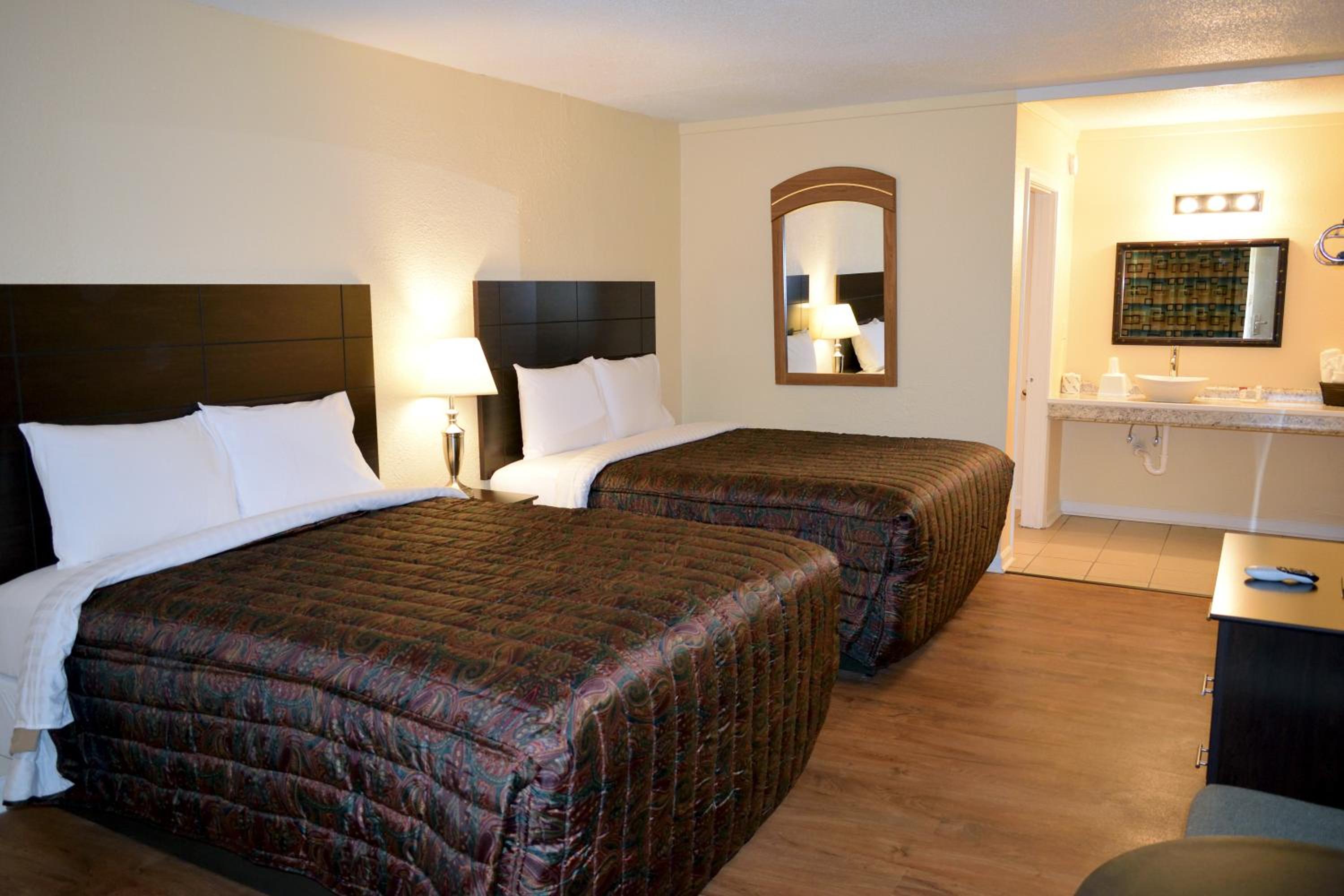 Deluxe Queen Room