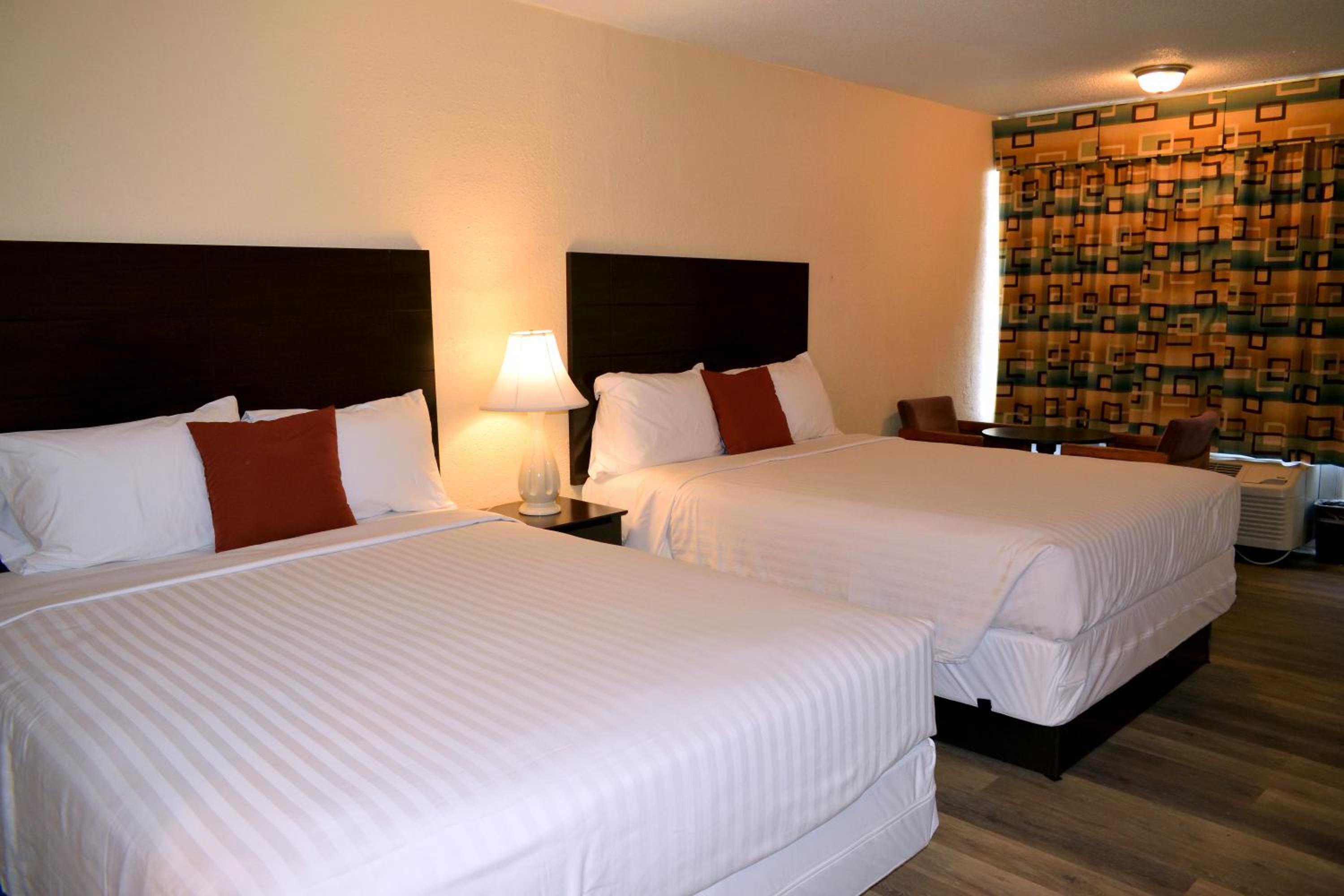 Deluxe King Suite photo 2