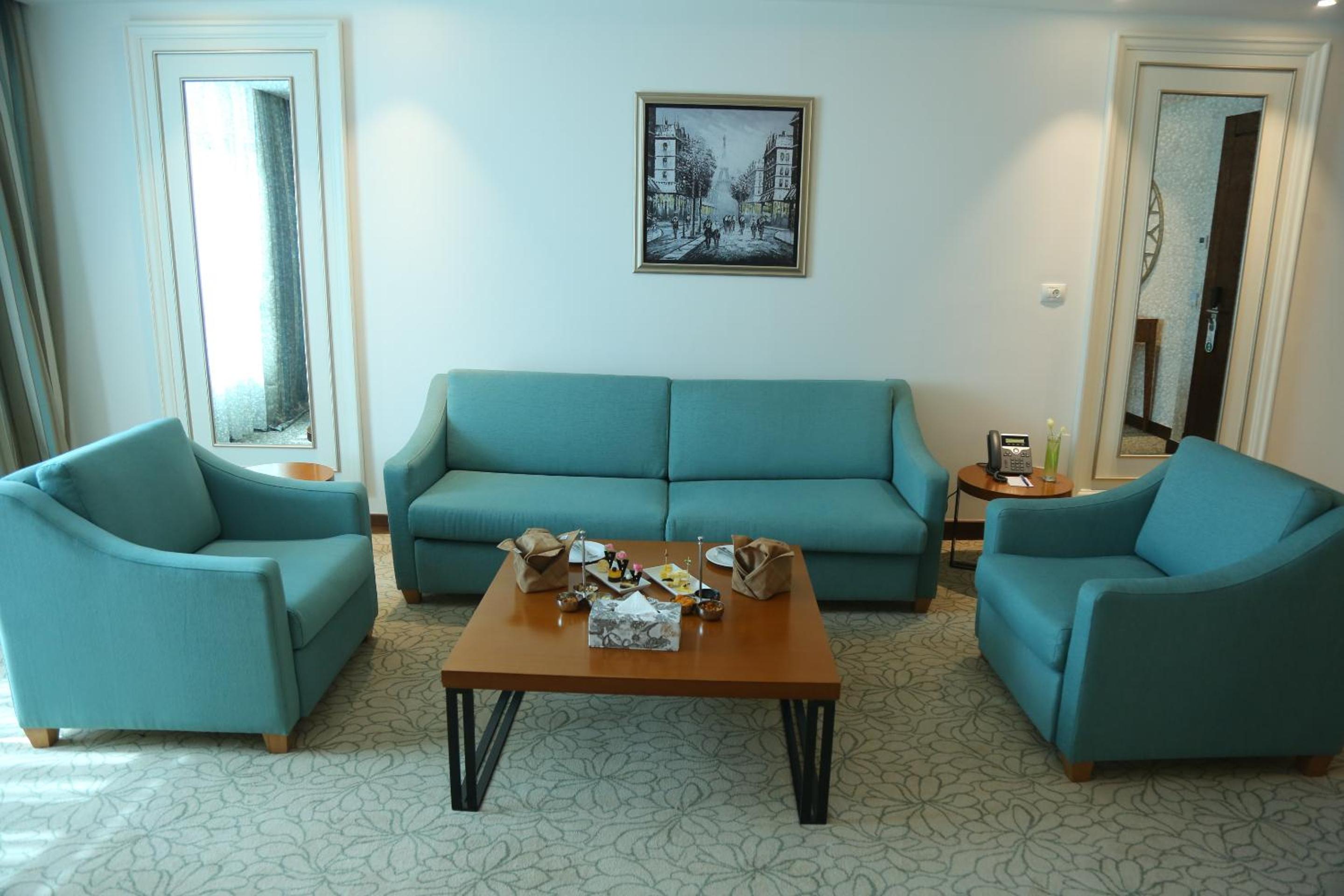 Executive Suite thumbnail 5