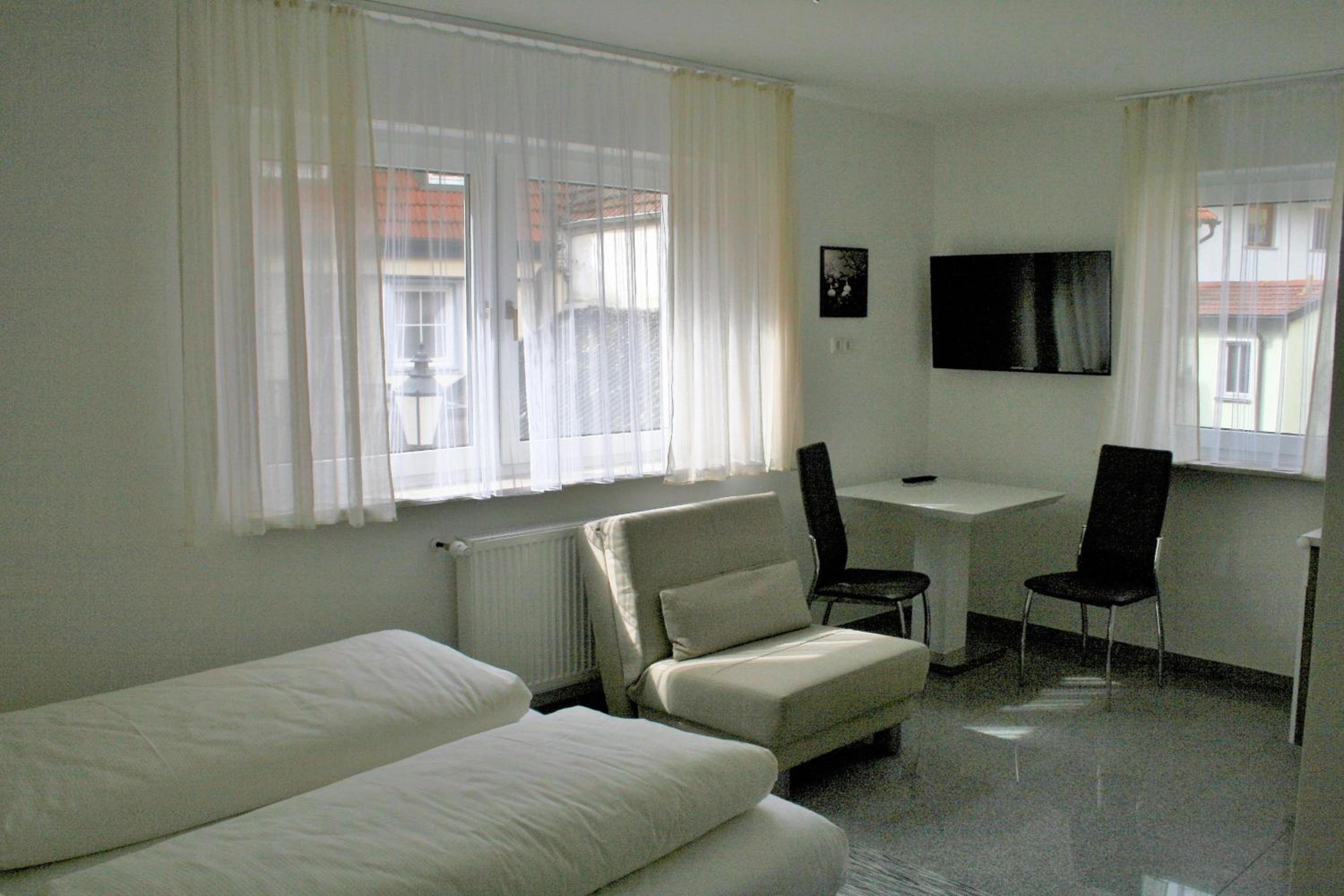 Studio with Garden View and Kitchen - Photo 4