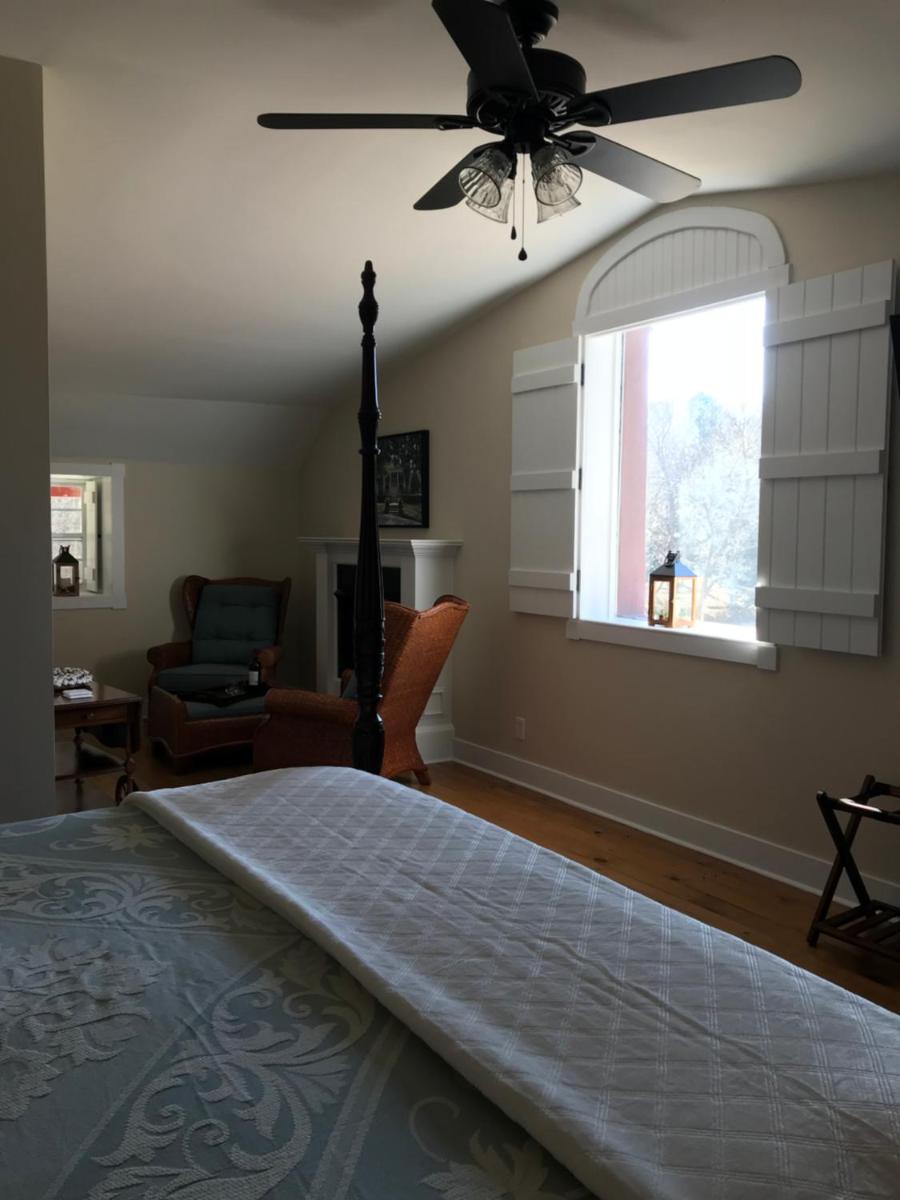 Deluxe King Room photo 1