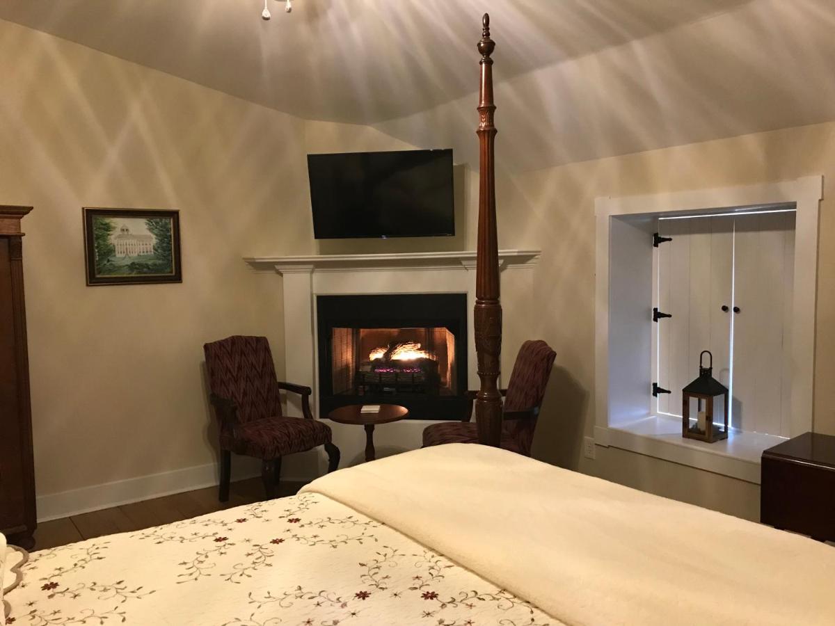 Deluxe King Room photo 1