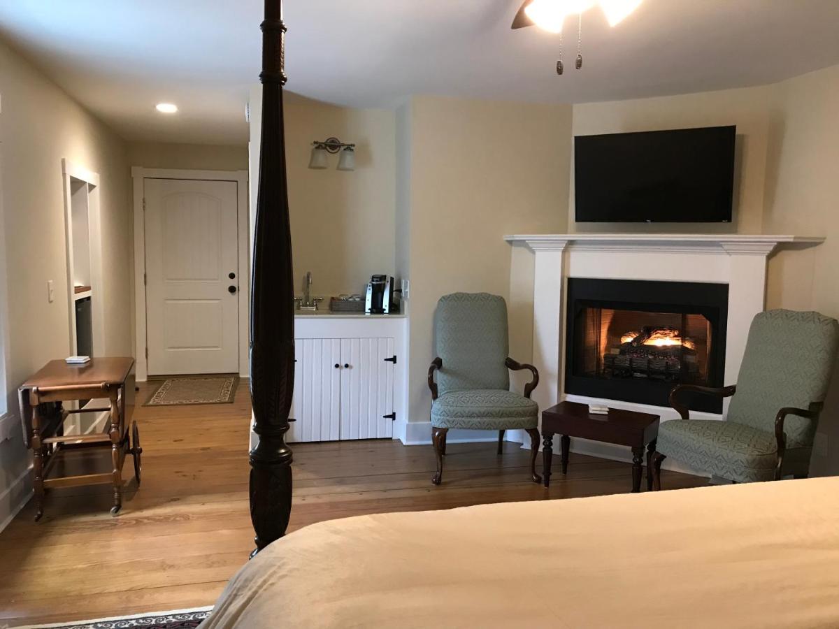 Deluxe King Room photo 1