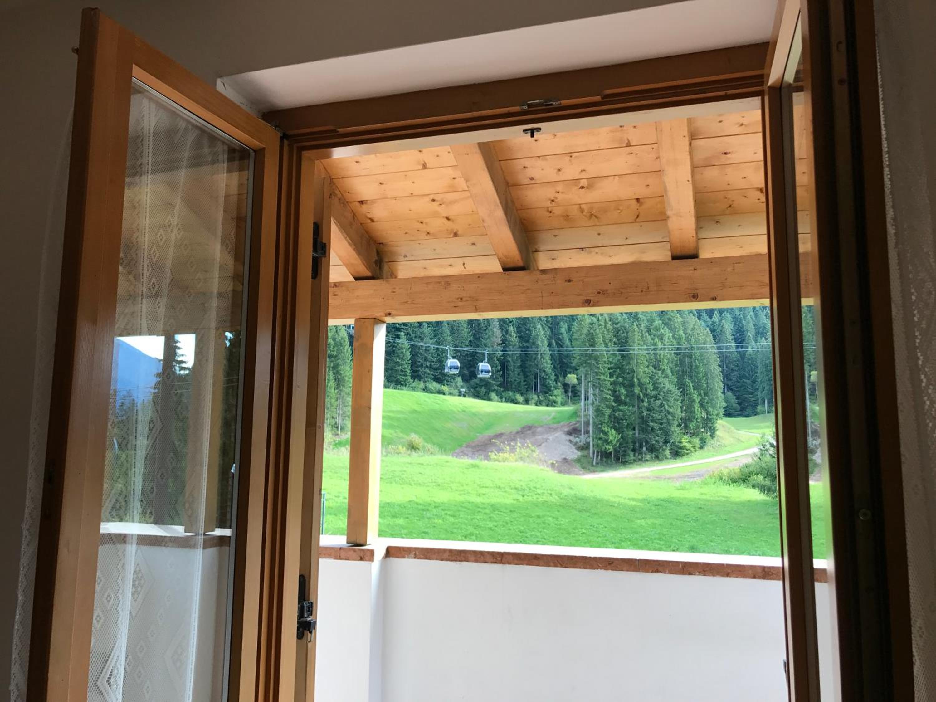 Two-Bedroom Apartment With Mountain View photo 3