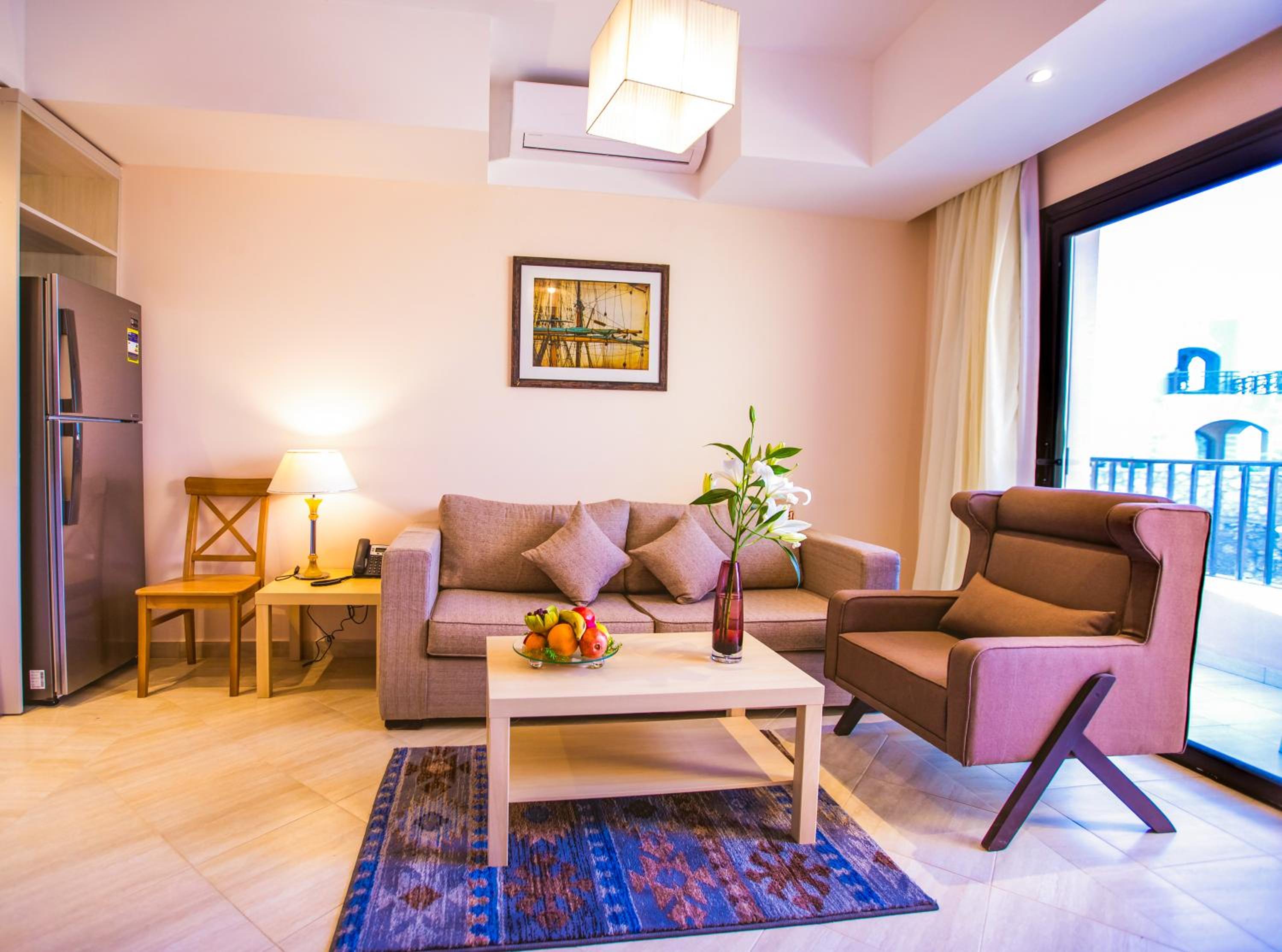 Deluxe Suite with Sea View - Photo 9