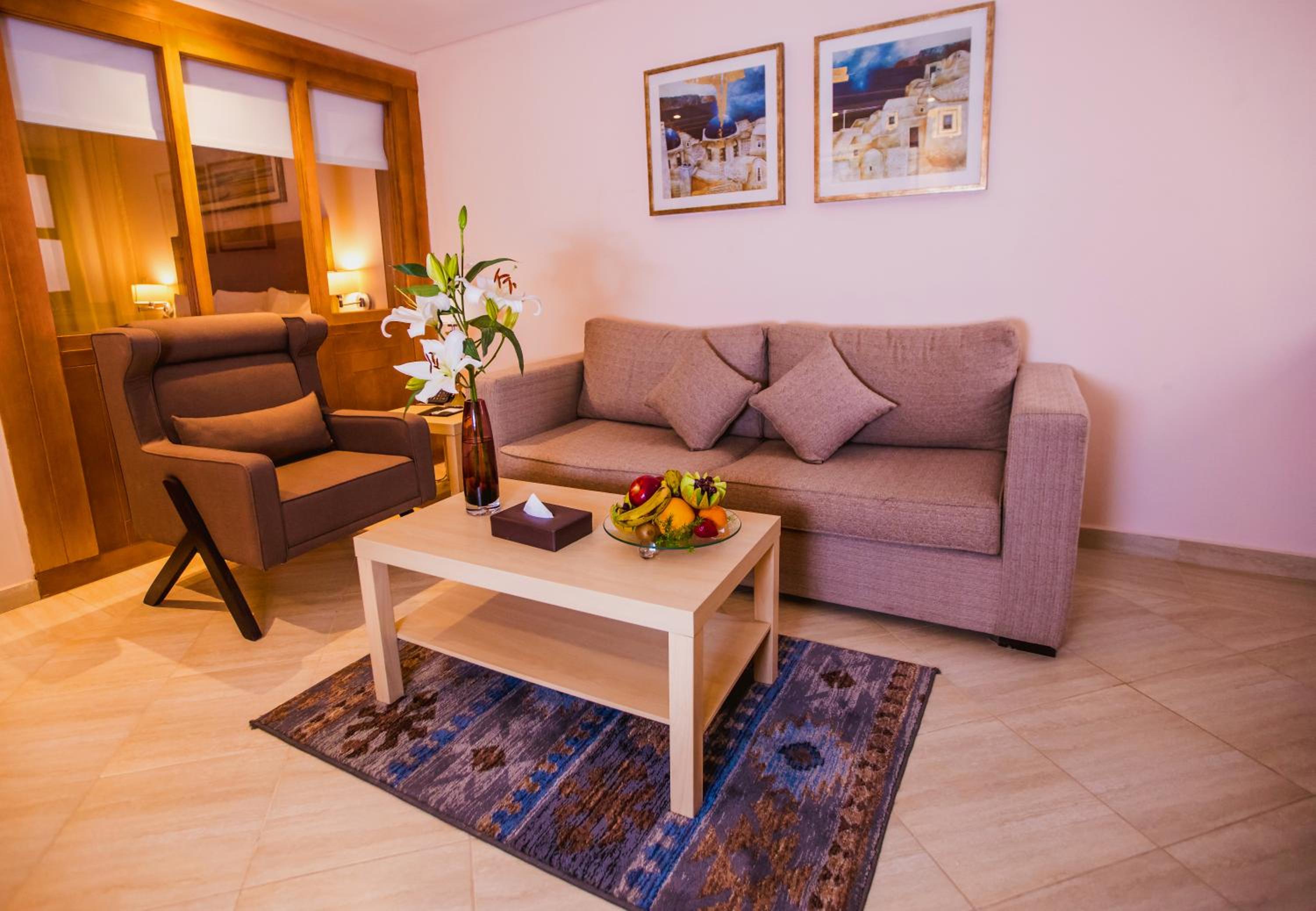 Deluxe Suite with Sea View - Photo 11