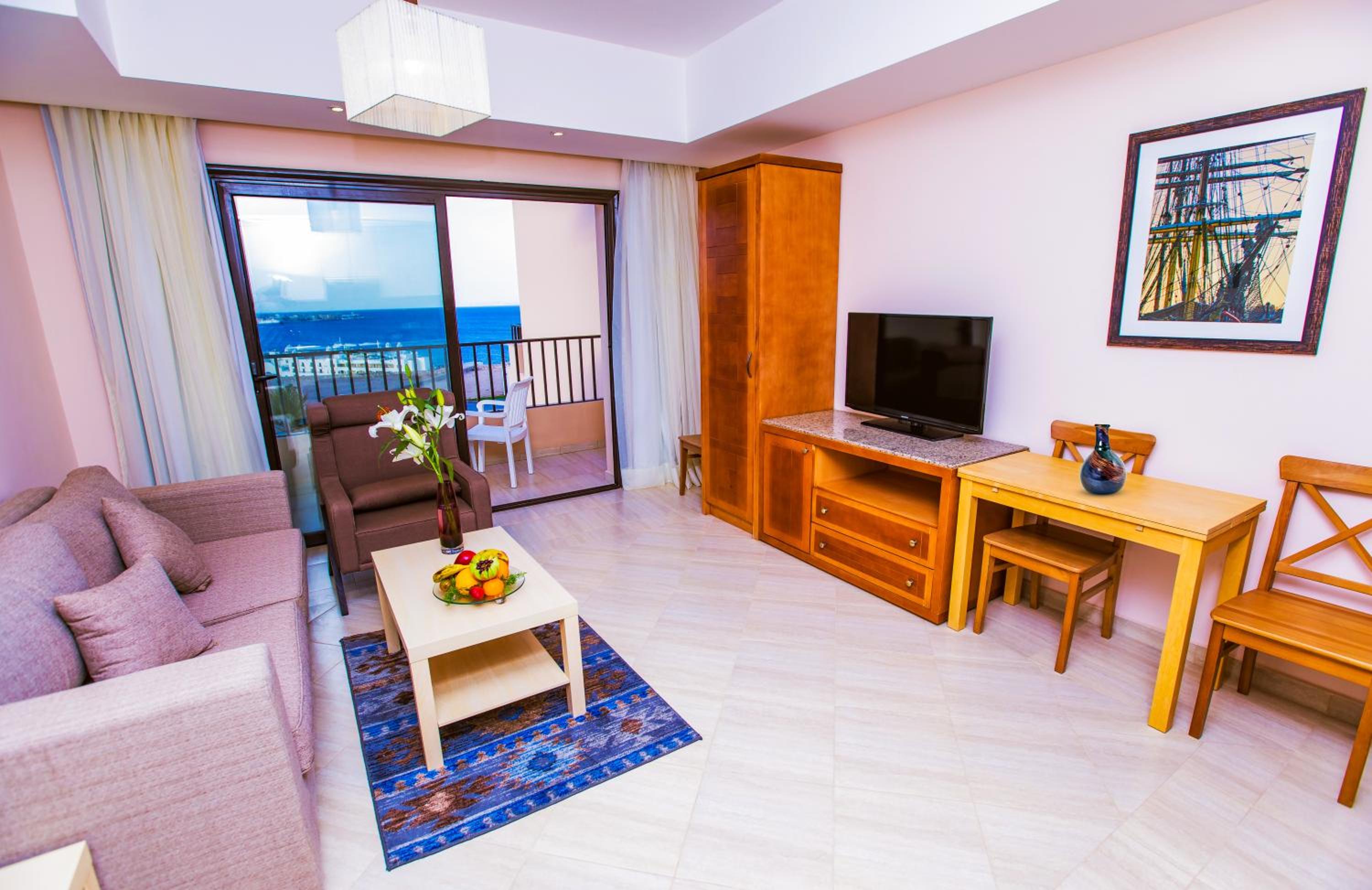 Deluxe Suite with Sea View - Photo 1
