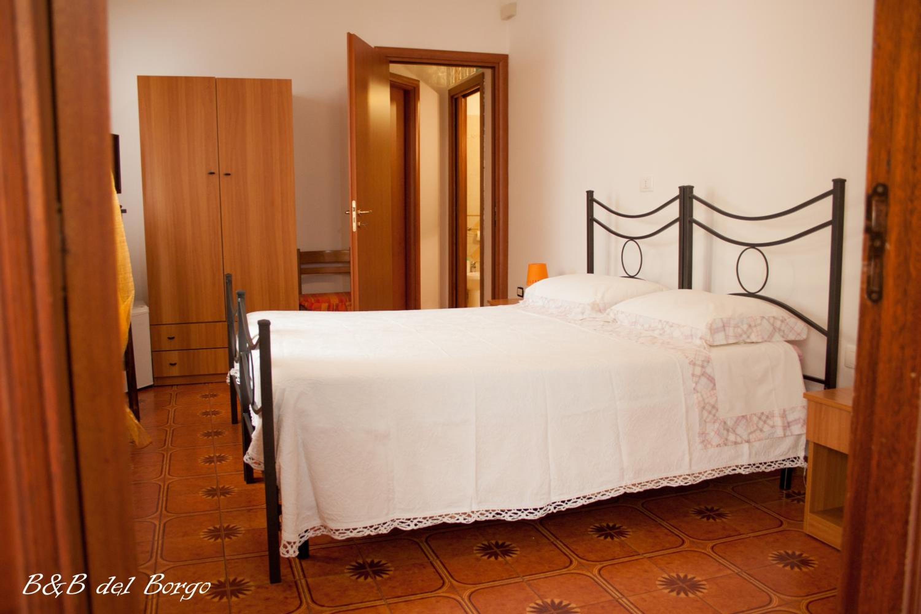 Double Room with Private Bathroom - Photo 1