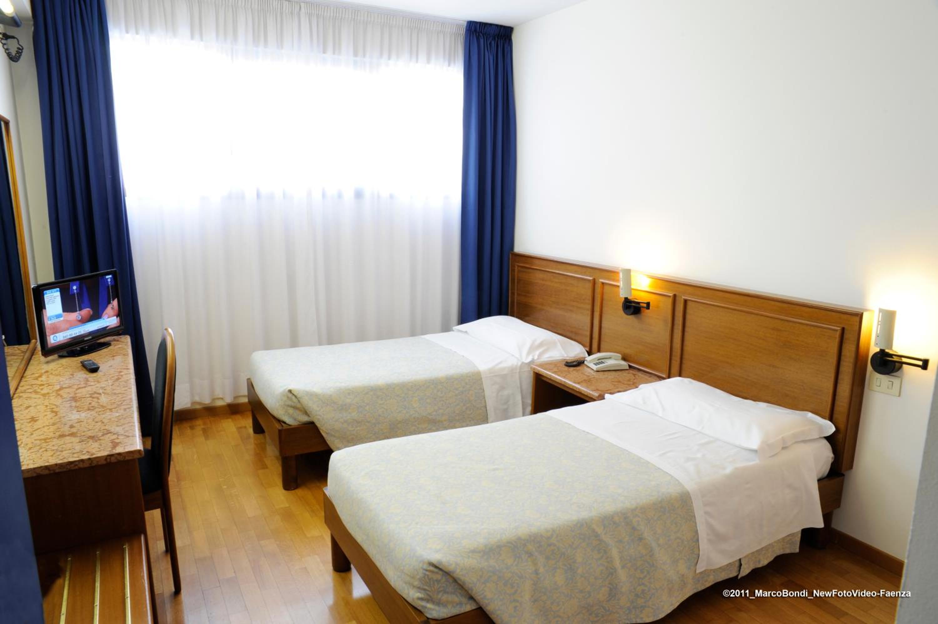 Twin Room - Photo 1