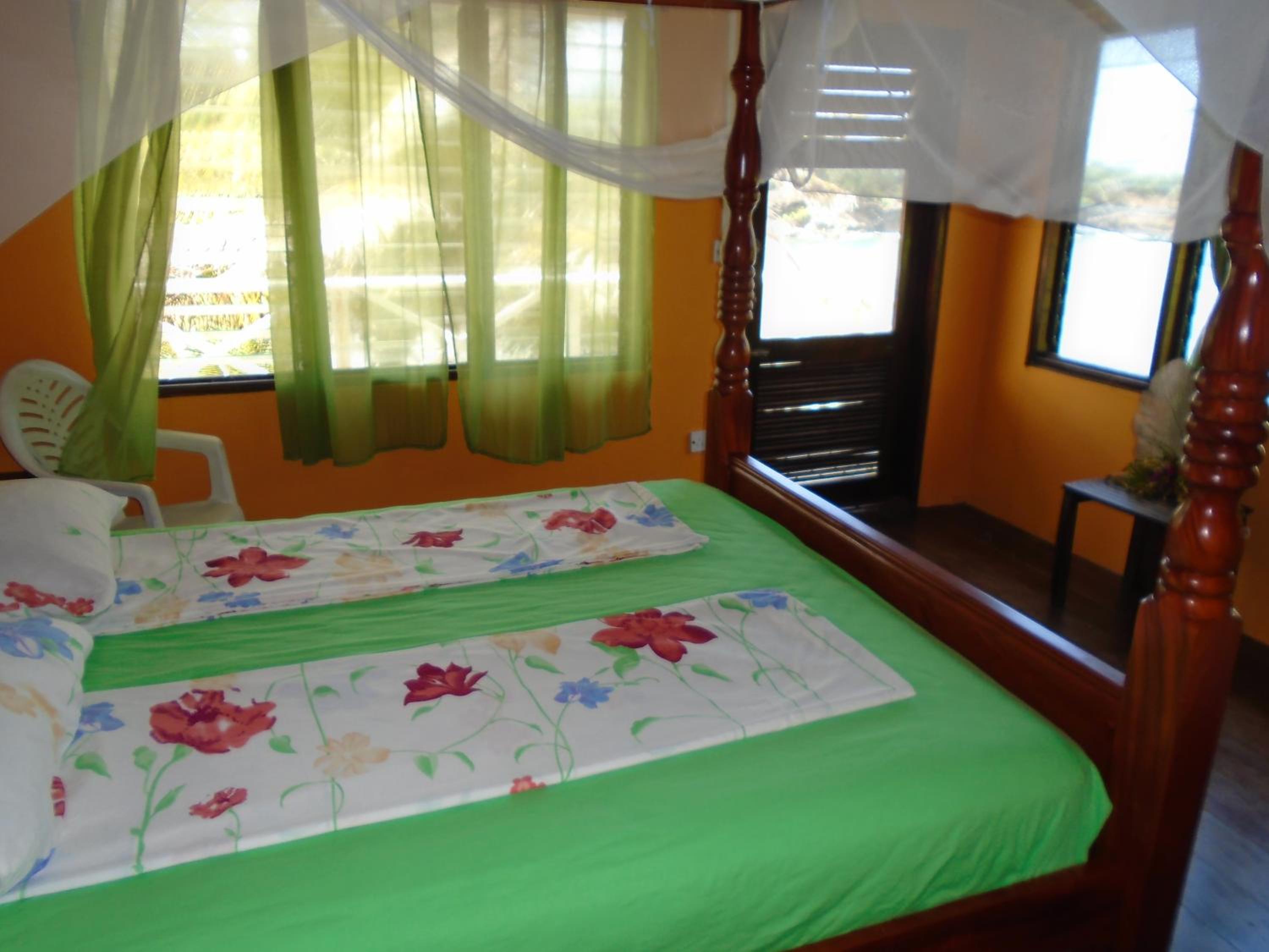 Queen or Twin Room photo 3