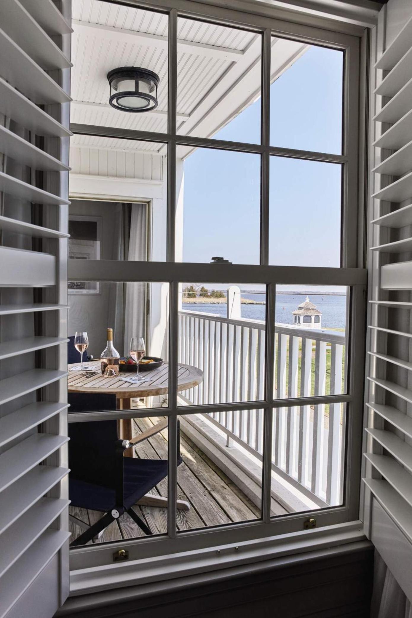 Water View Luxury Suite photo 3