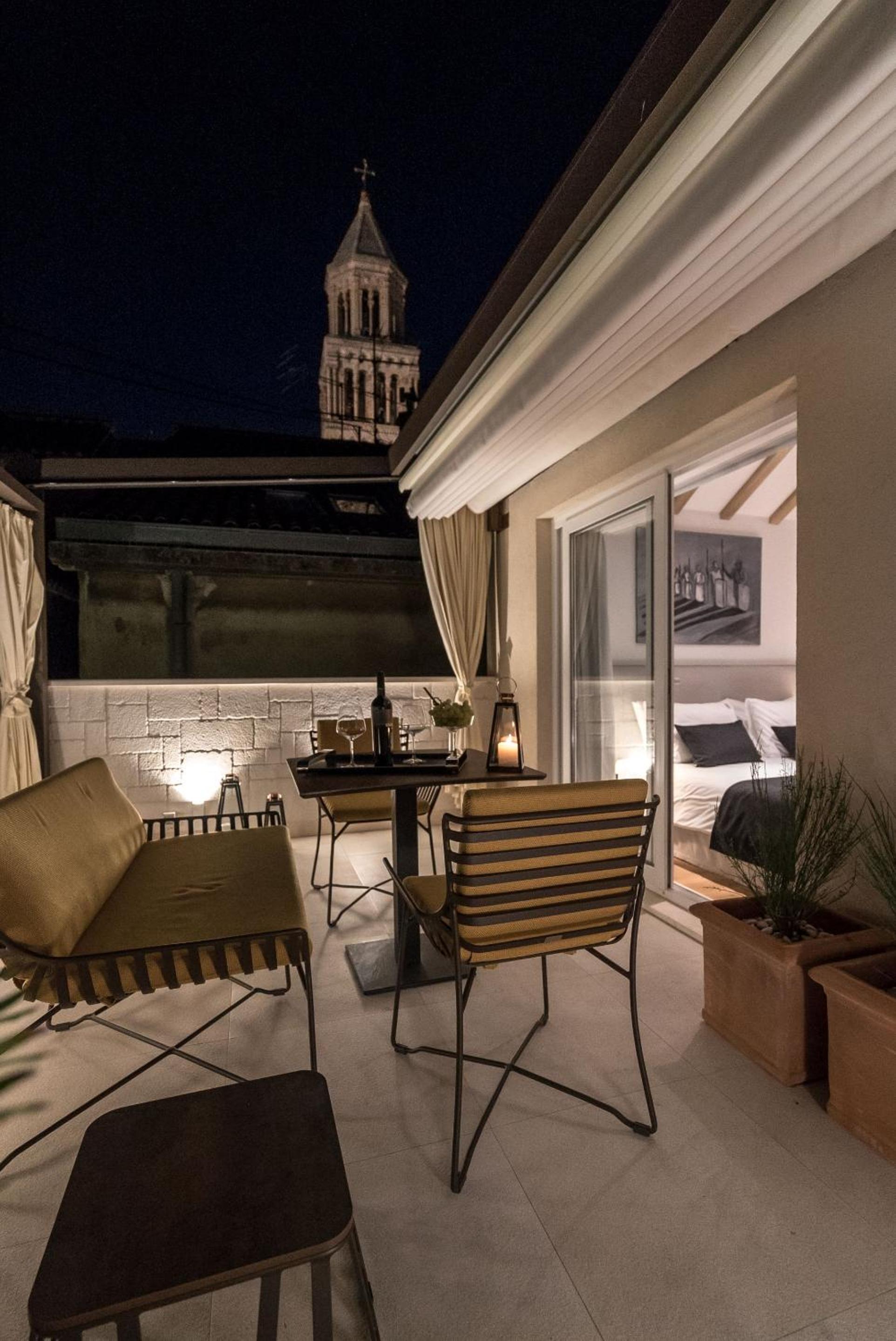 Double Room with Terrace with Landmark View photo 2