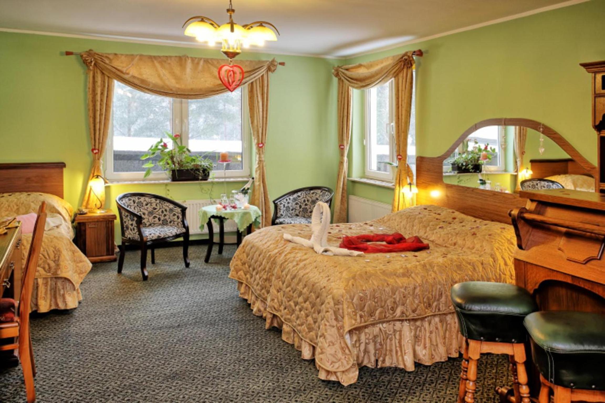 Double Room with Spa Bath photo 3