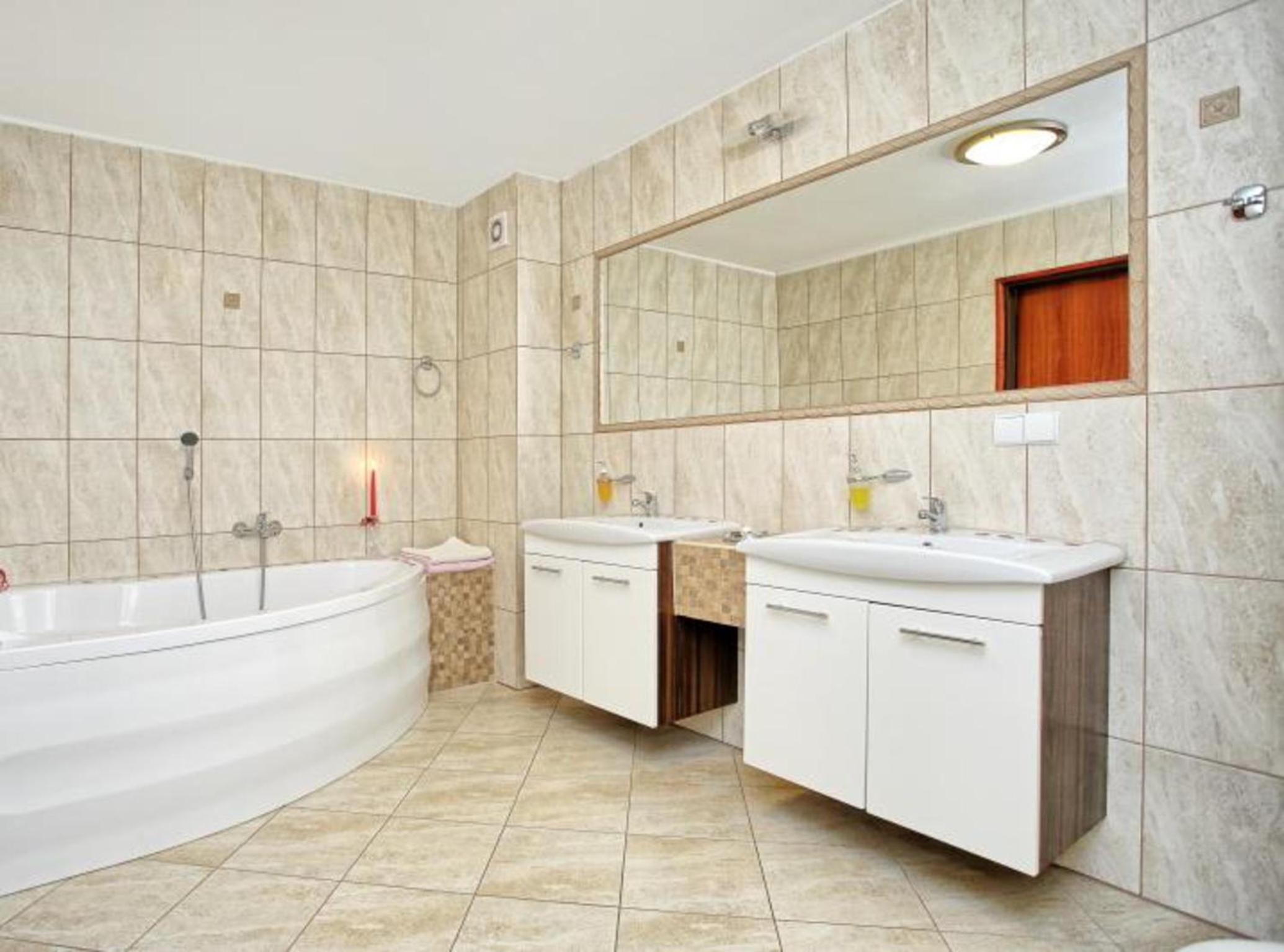 Double Room with Spa Bath photo 3