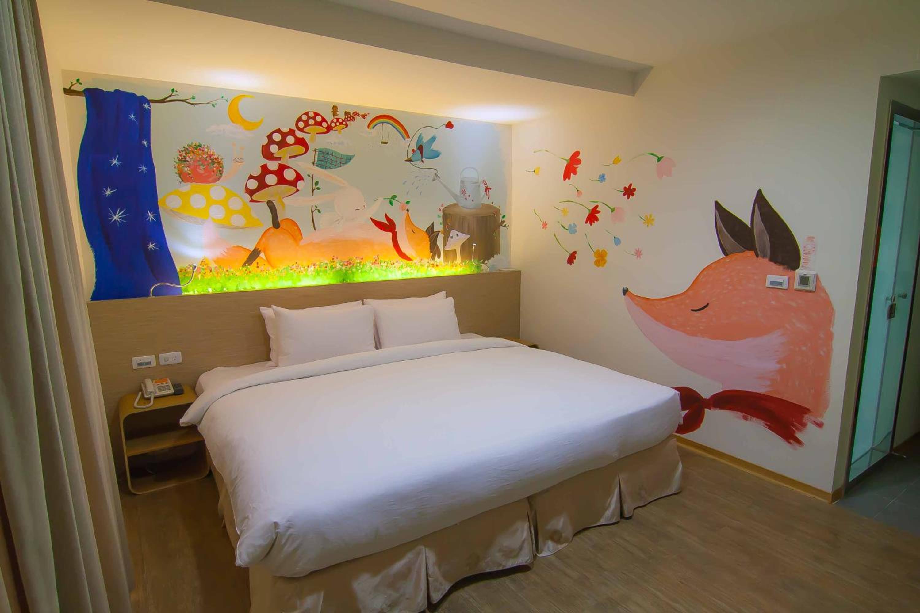 One King Room with Shower  - Photo 4