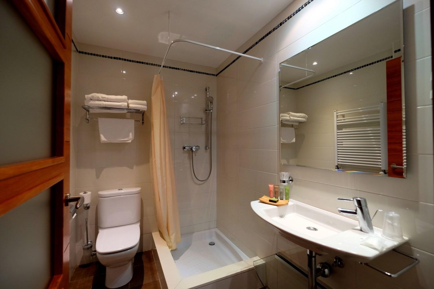 Small Double or Twin Room photo 2