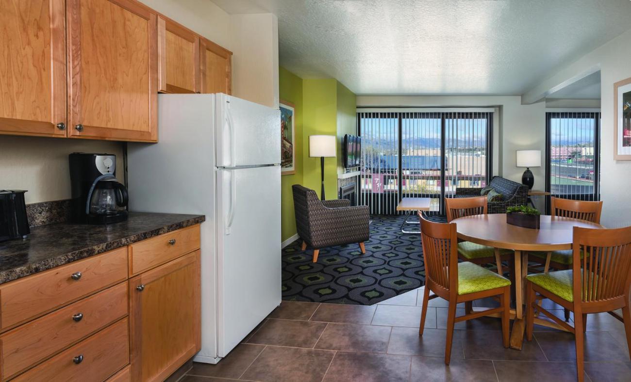 Two-Bedroom Suite photo 3