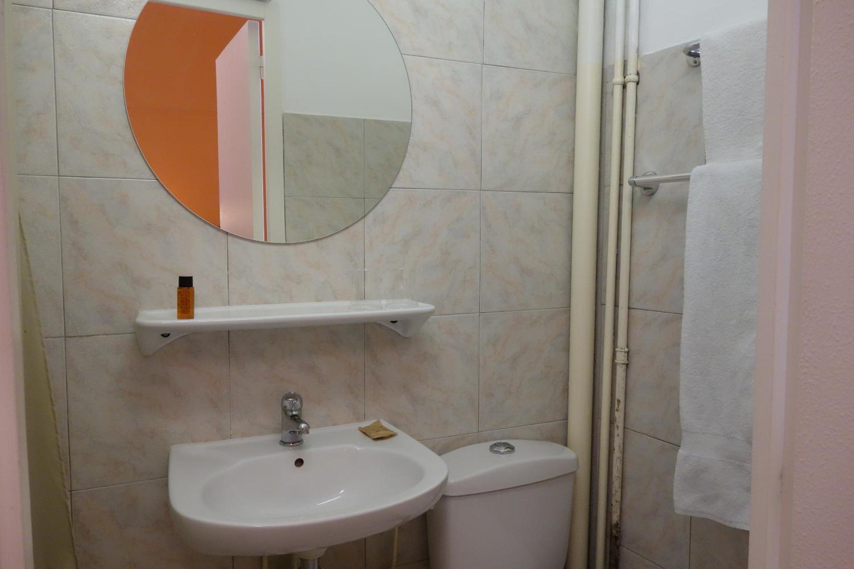 Double Room - Photo 11