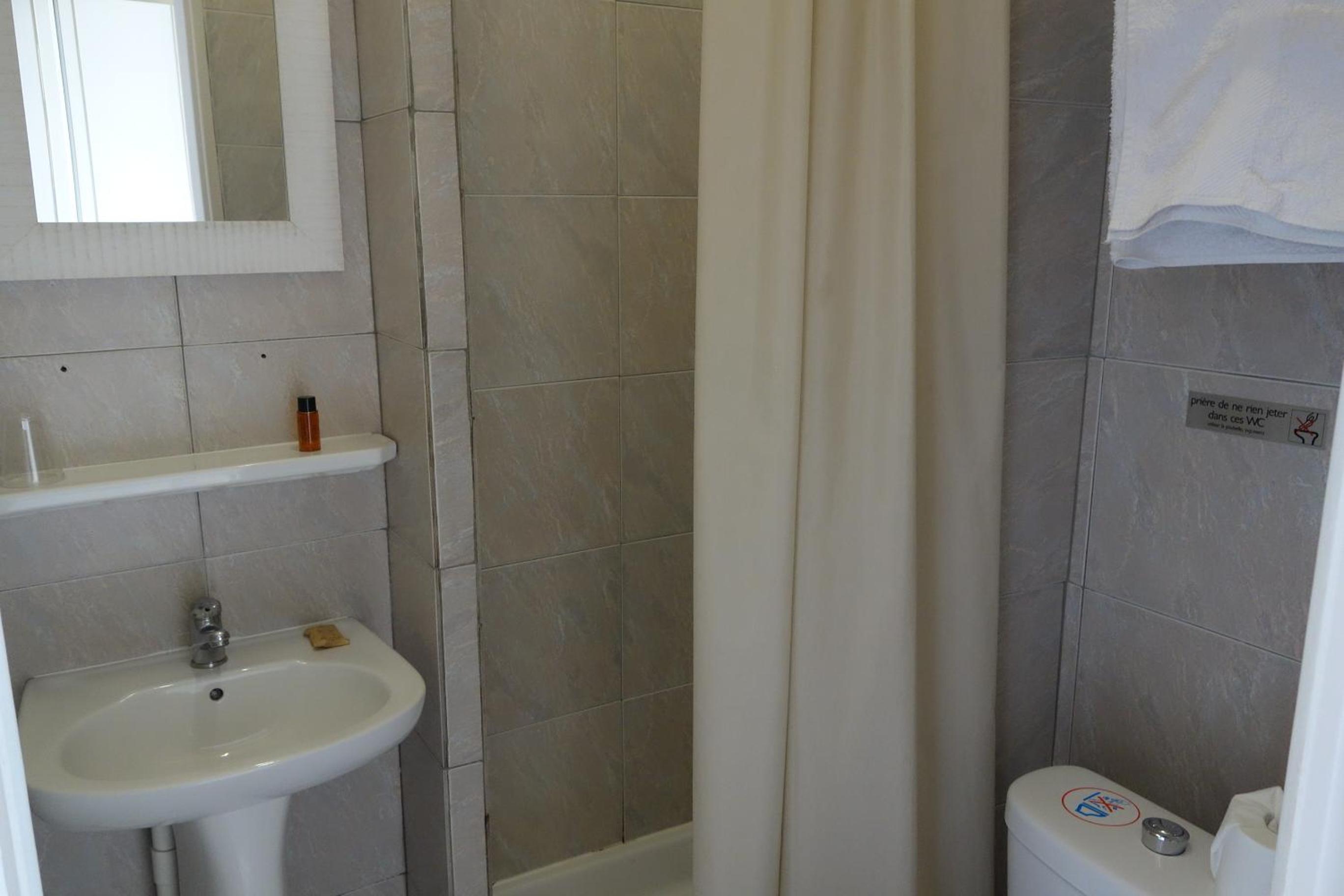 Double Room - Photo 10