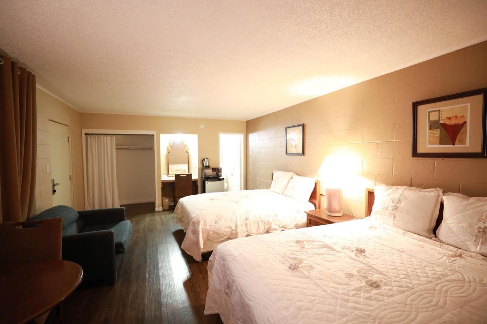 Queen Room with Two Queen Beds - Photo 1